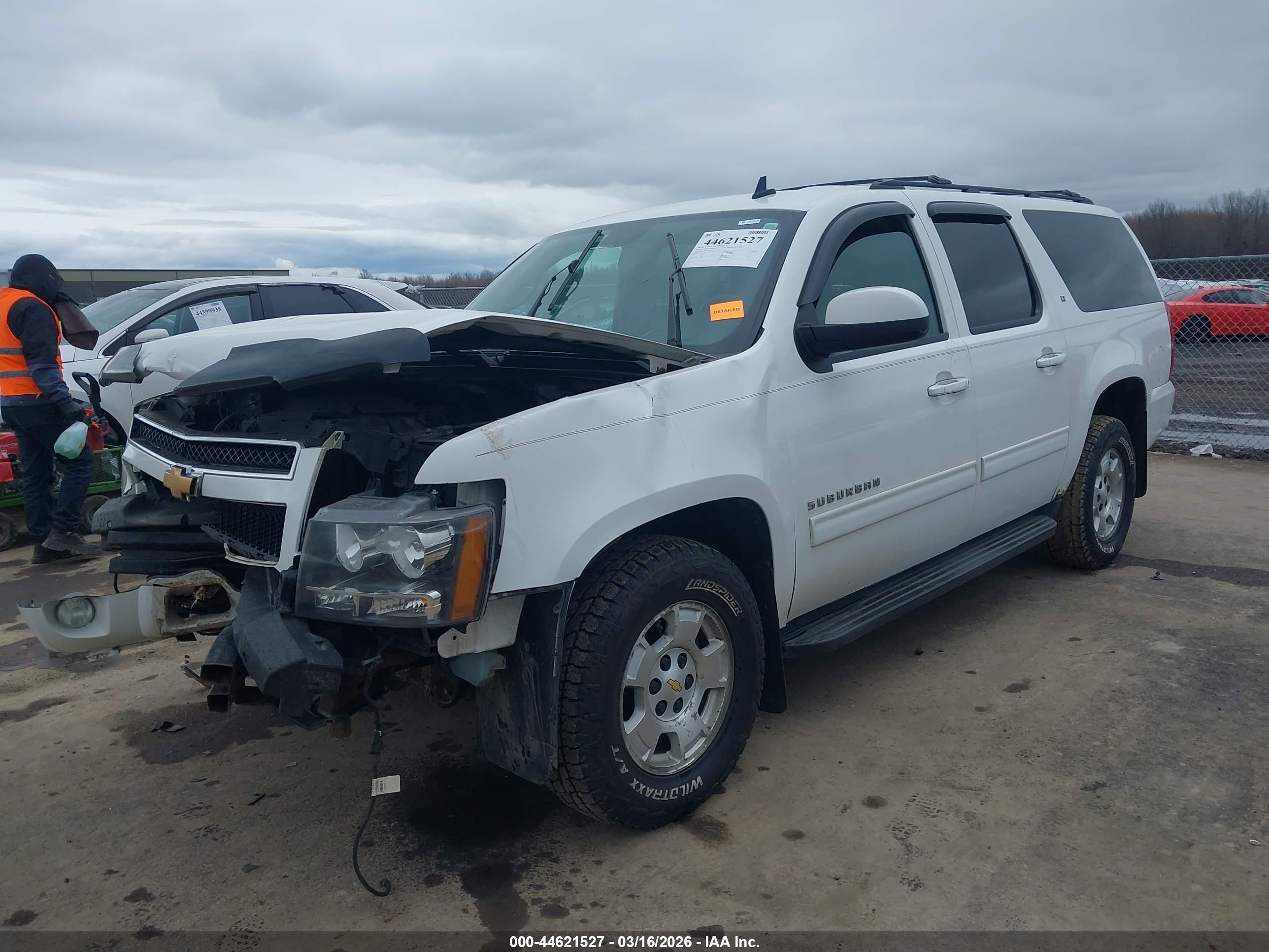 2013 Chevrolet Suburban 1500 Lt White vin: 1GNSCJE09DR195362