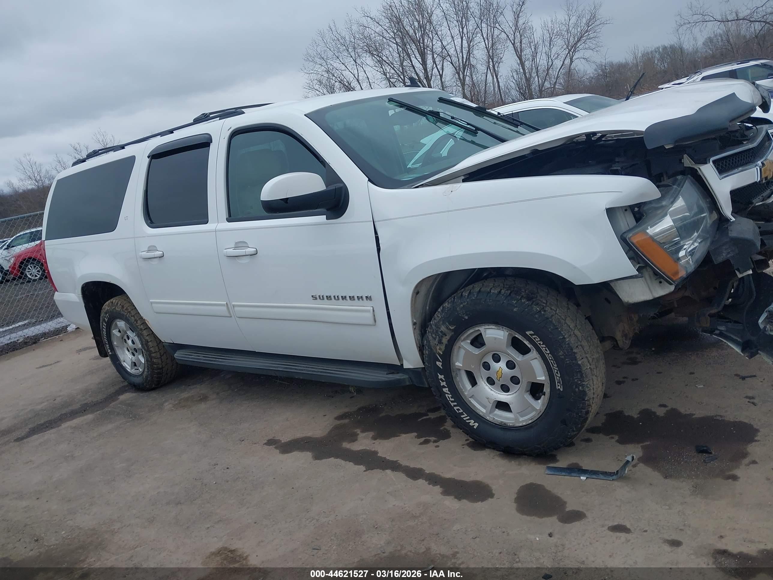 2013 Chevrolet Suburban 1500 Lt White vin: 1GNSCJE09DR195362