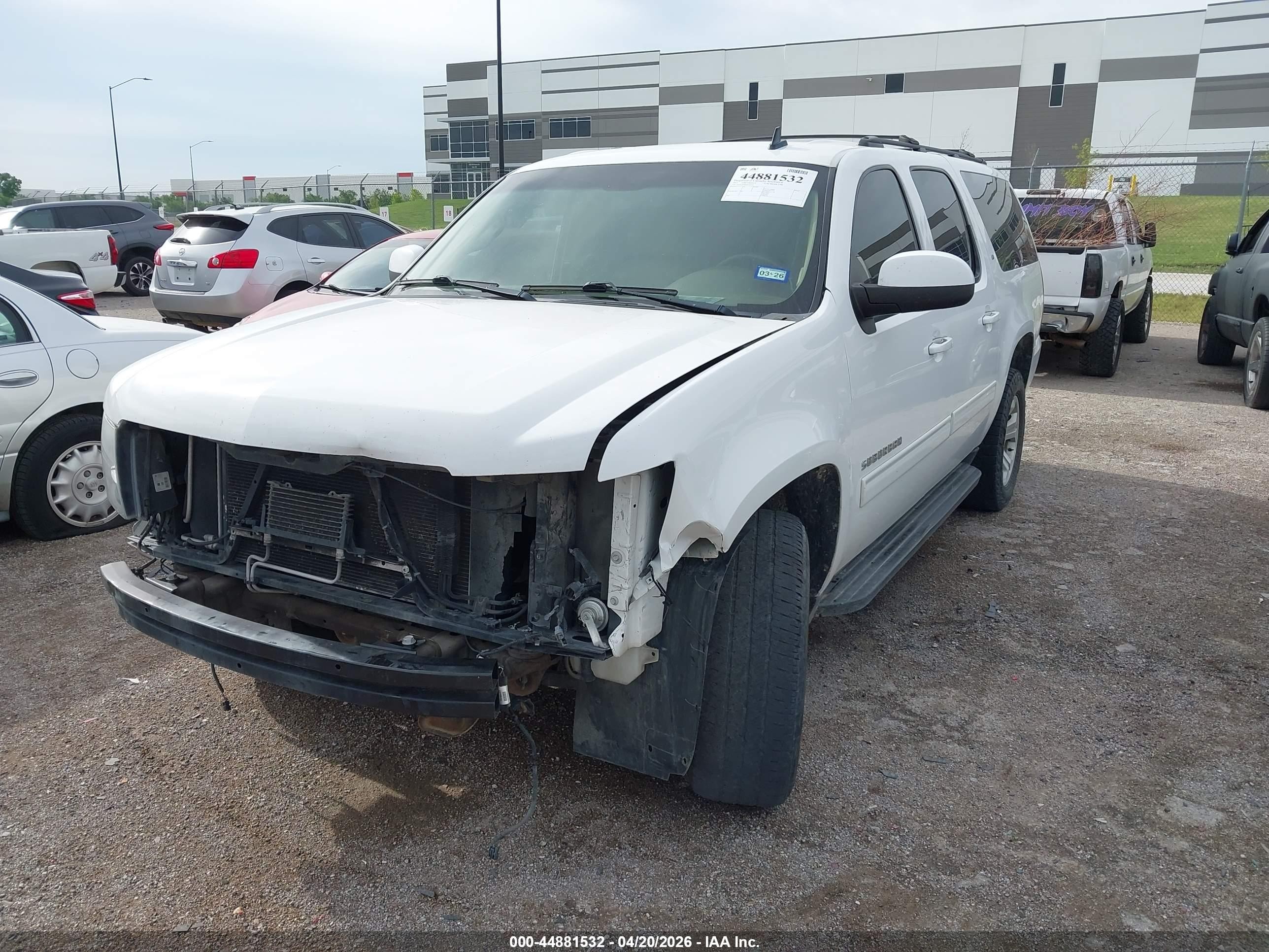 2013 Chevrolet Suburban 1500 Lt White vin: 1GNSCJE09DR360195