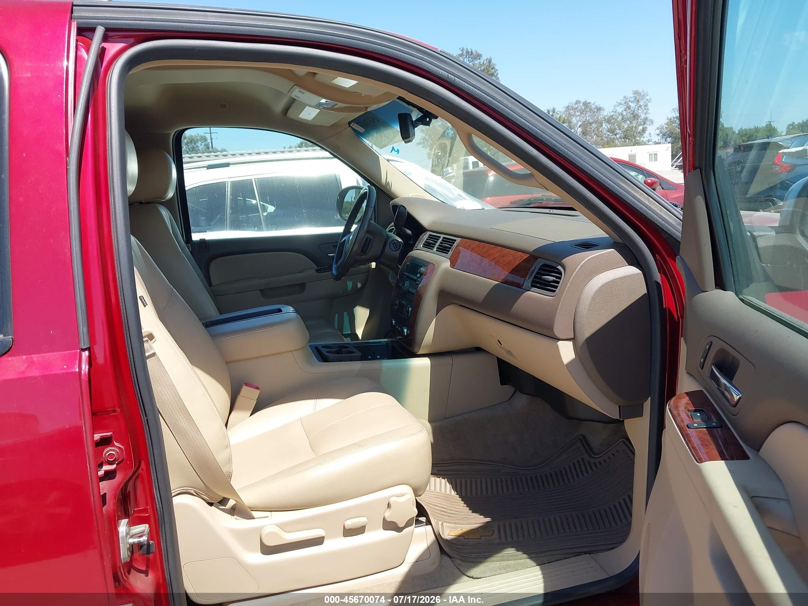 2014 Chevrolet Suburban Lt Красный vin: 1GNSCJE09ER158023