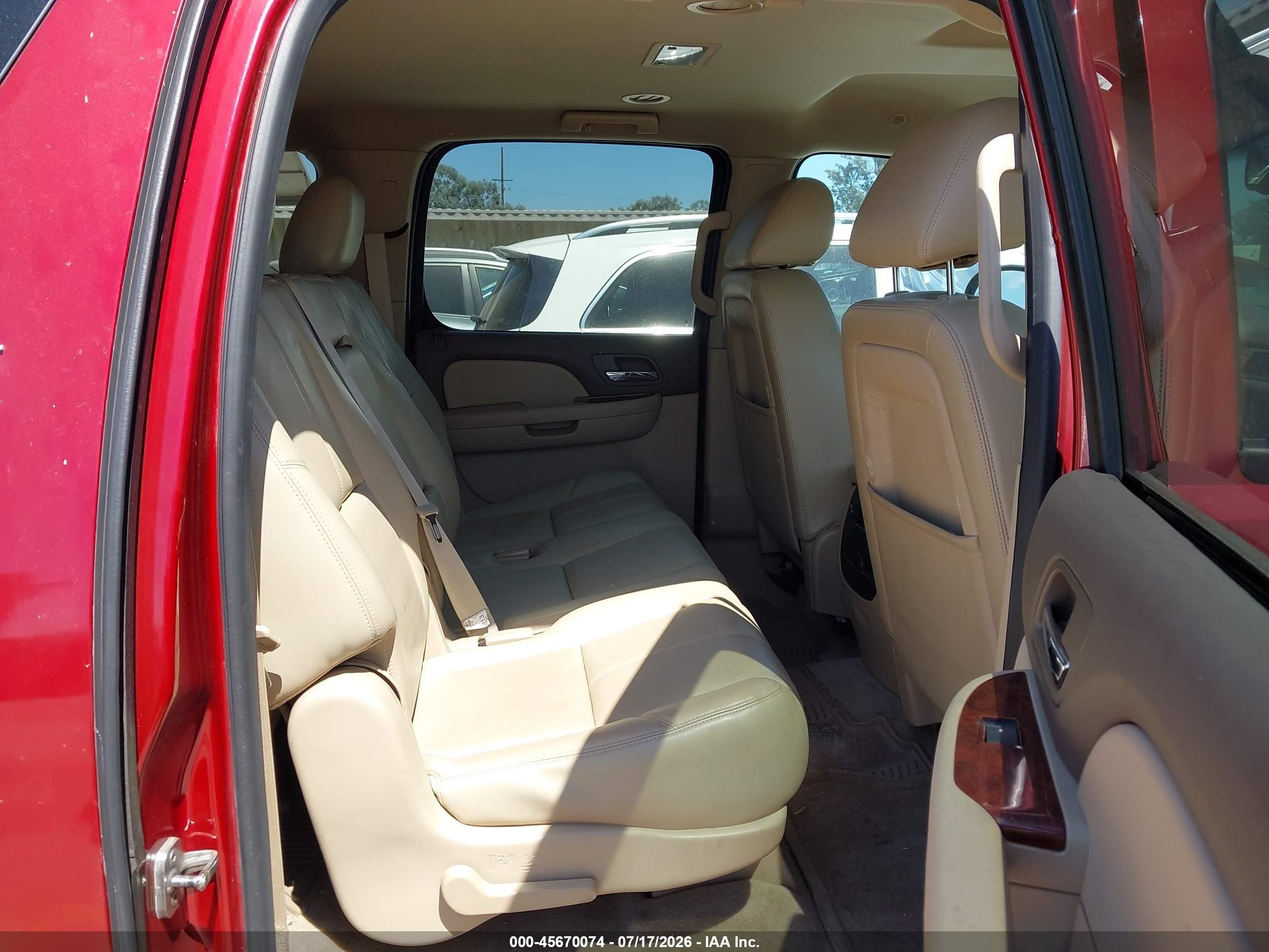 2014 Chevrolet Suburban Lt Красный vin: 1GNSCJE09ER158023