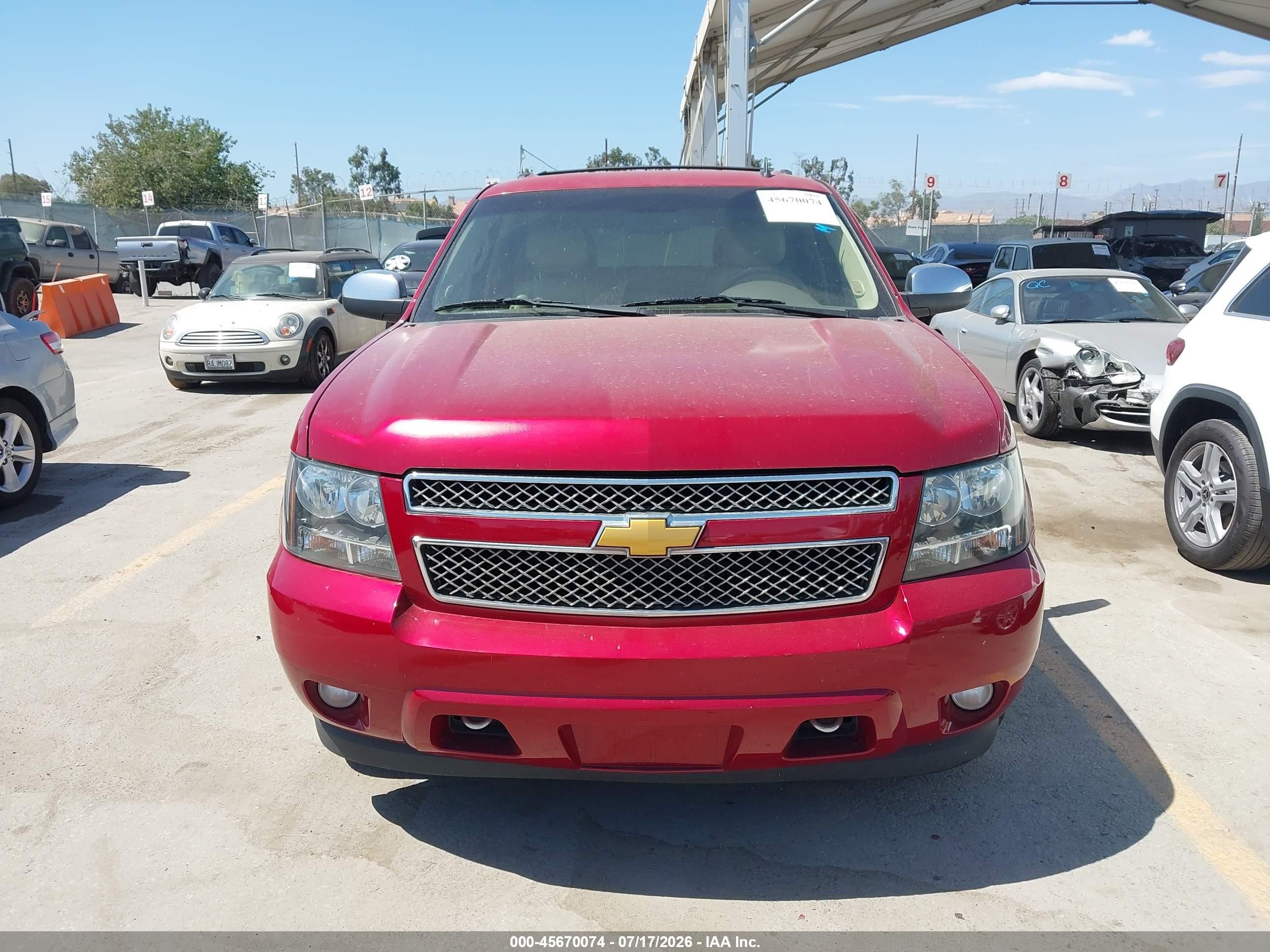 2014 Chevrolet Suburban Lt Красный vin: 1GNSCJE09ER158023