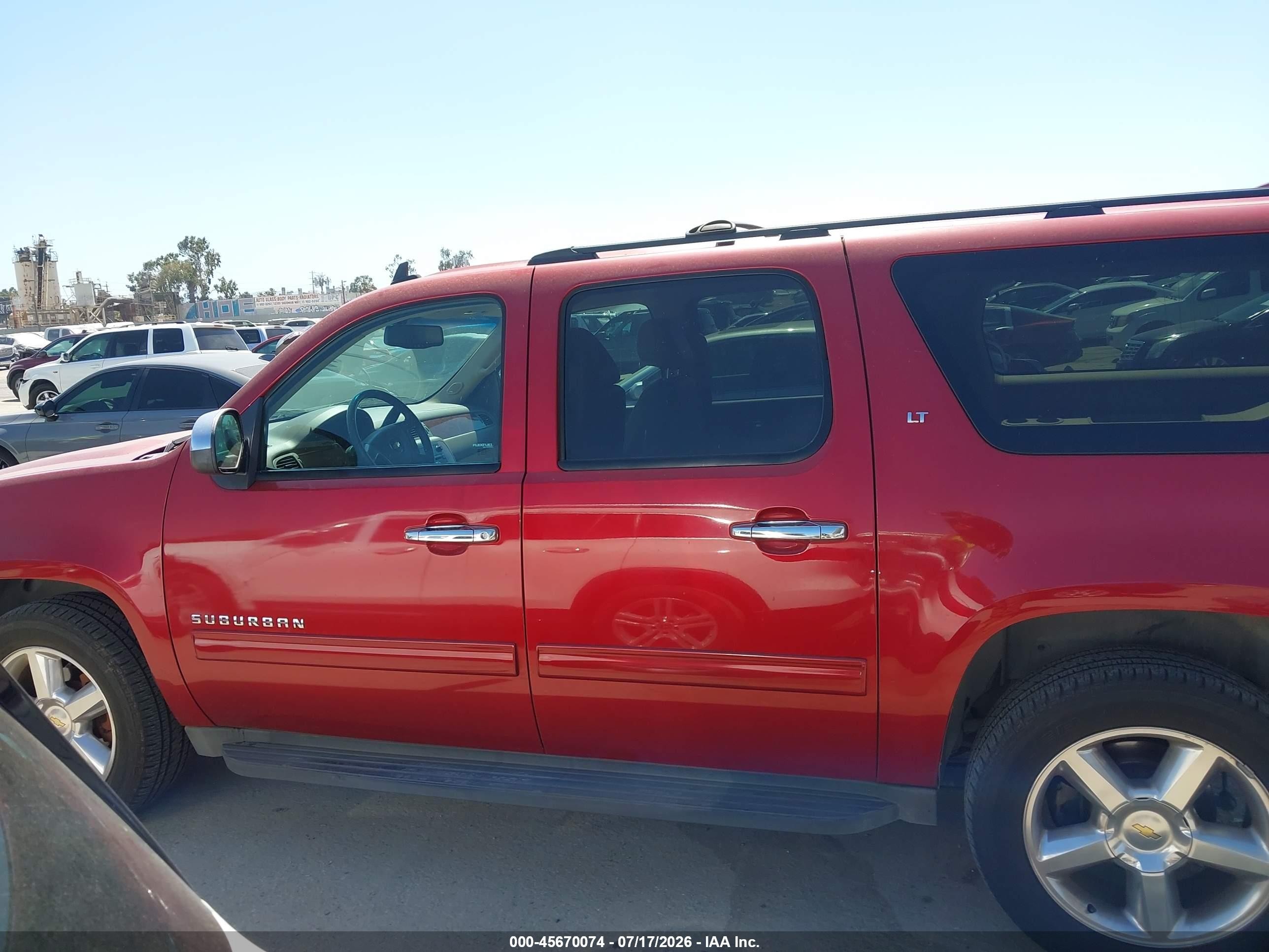 2014 Chevrolet Suburban Lt Красный vin: 1GNSCJE09ER158023