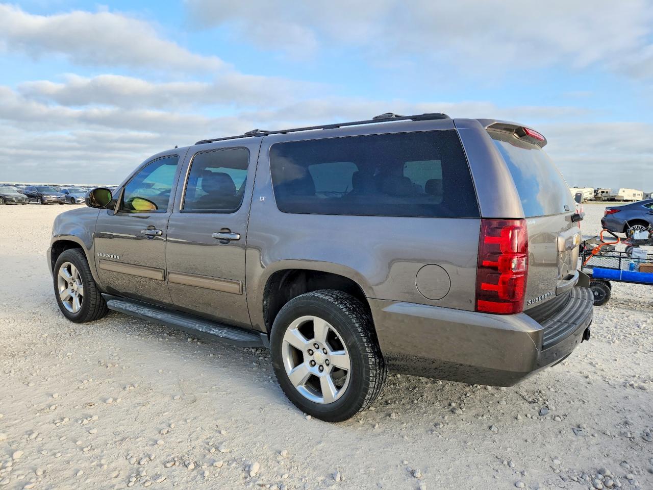 2014 Chevrolet Suburban C1500 Lt Серый vin: 1GNSCJE09ER174562
