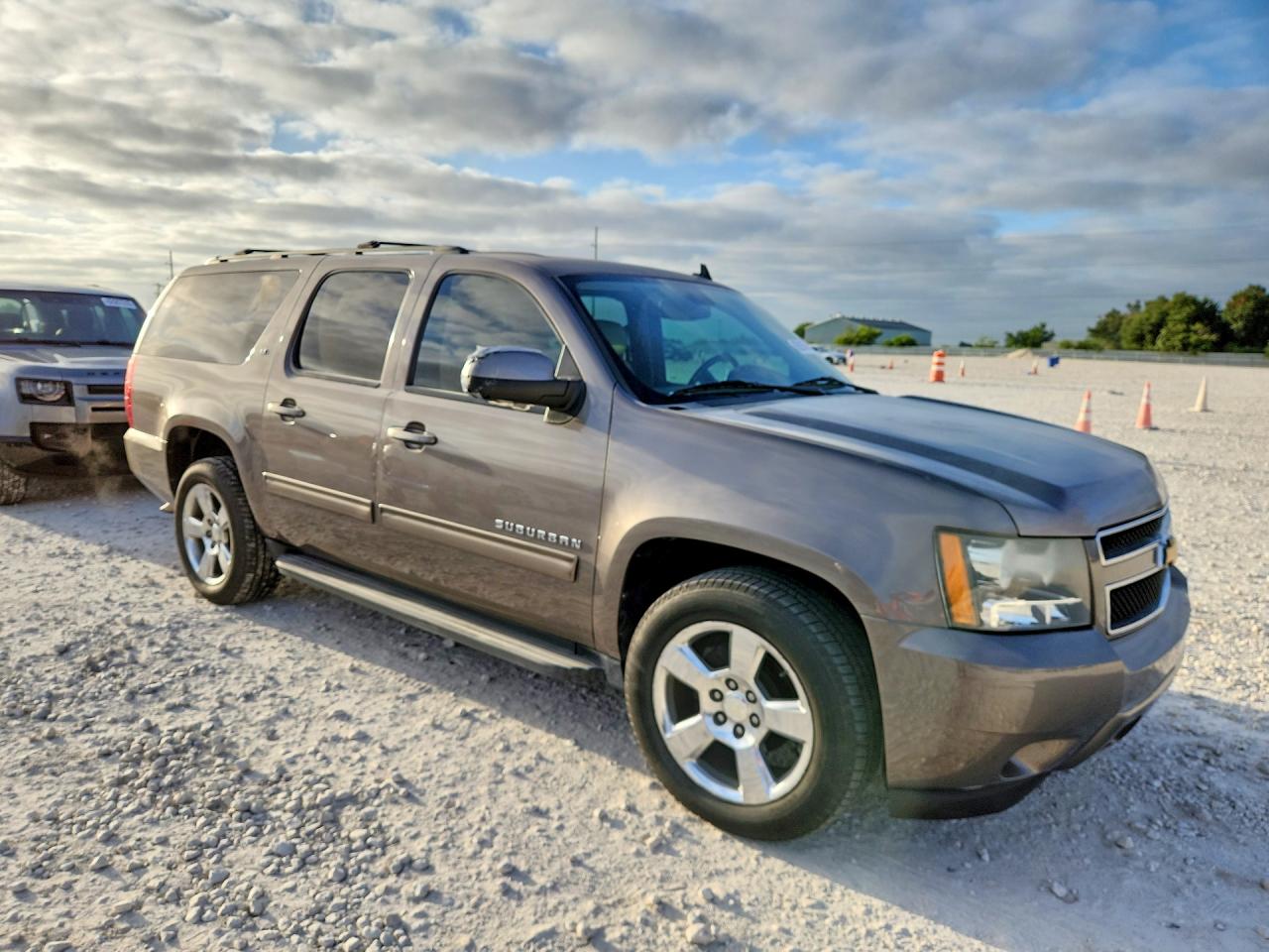 2014 Chevrolet Suburban C1500 Lt Серый vin: 1GNSCJE09ER174562
