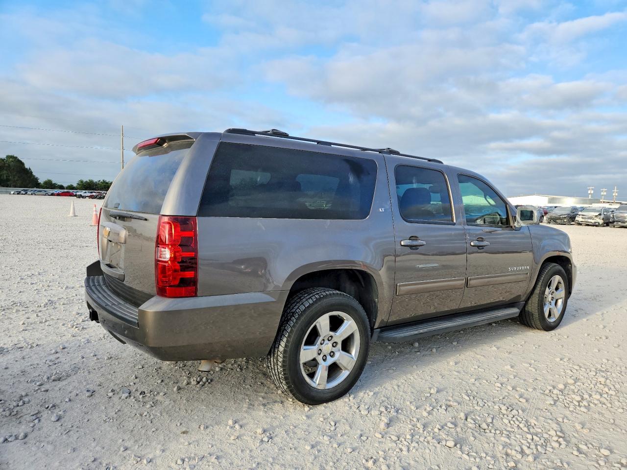 2014 Chevrolet Suburban C1500 Lt Серый vin: 1GNSCJE09ER174562