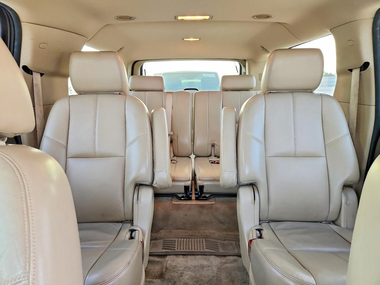 2014 Chevrolet Suburban C1500 Lt Серый vin: 1GNSCJE09ER174562