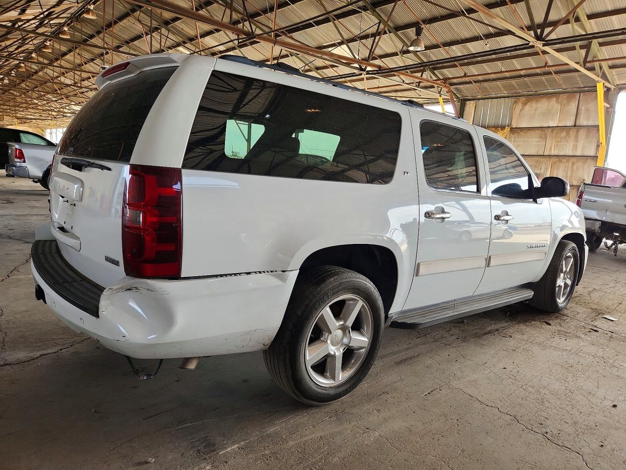 2011 Chevrolet Suburban C1500 Lt White vin: 1GNSCJE0XBR237874