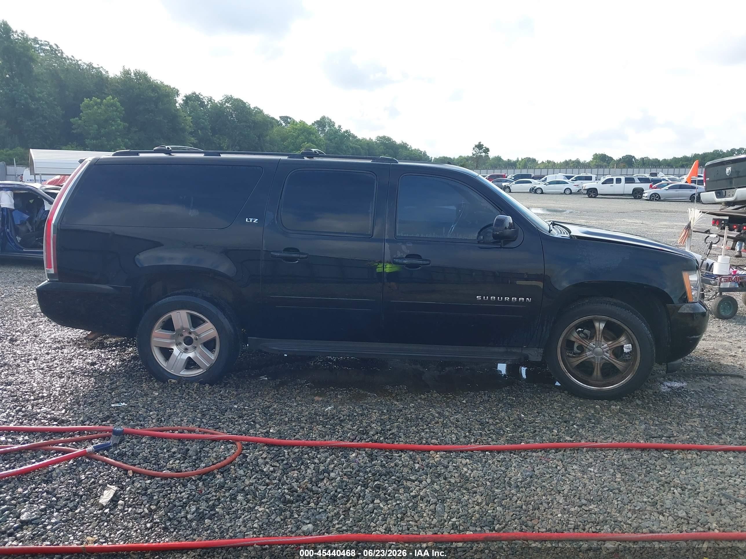 2013 Chevrolet Suburban Lt Black vin: 1GNSCJE0XDR347200