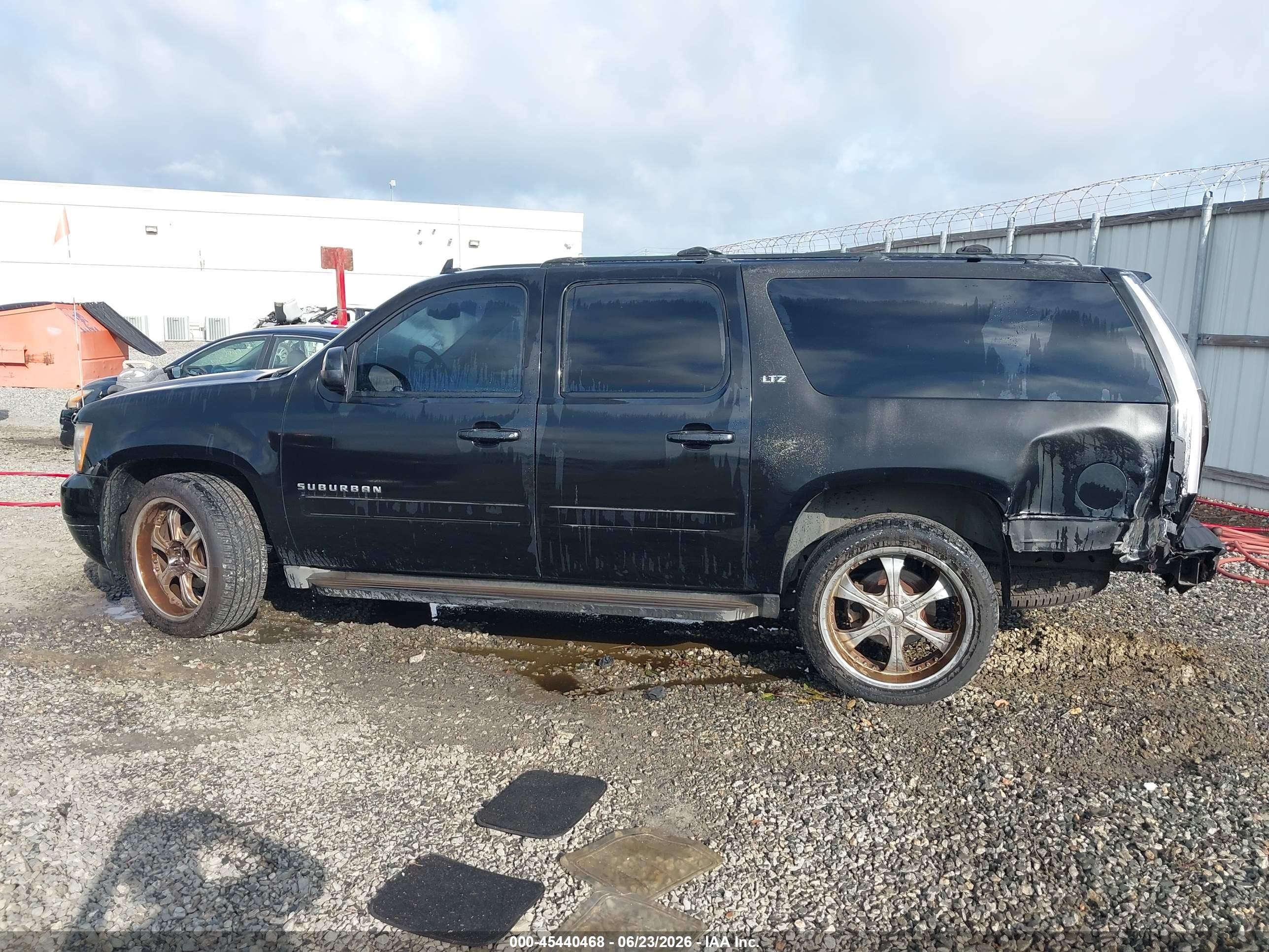 2013 Chevrolet Suburban Lt Black vin: 1GNSCJE0XDR347200