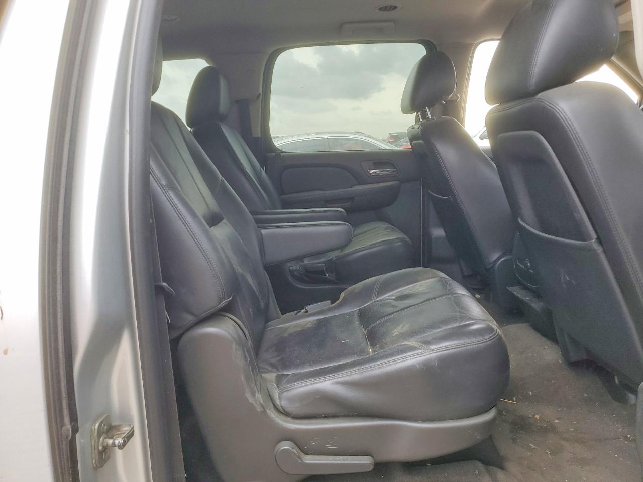 2014 Chevrolet Suburban C1500 Lt Silver vin: 1GNSCJE0XER164543