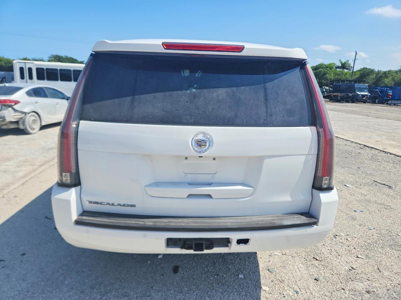 2015 Chevrolet Suburban C1500 Lt White vin: 1GNSCJKC0FR139800