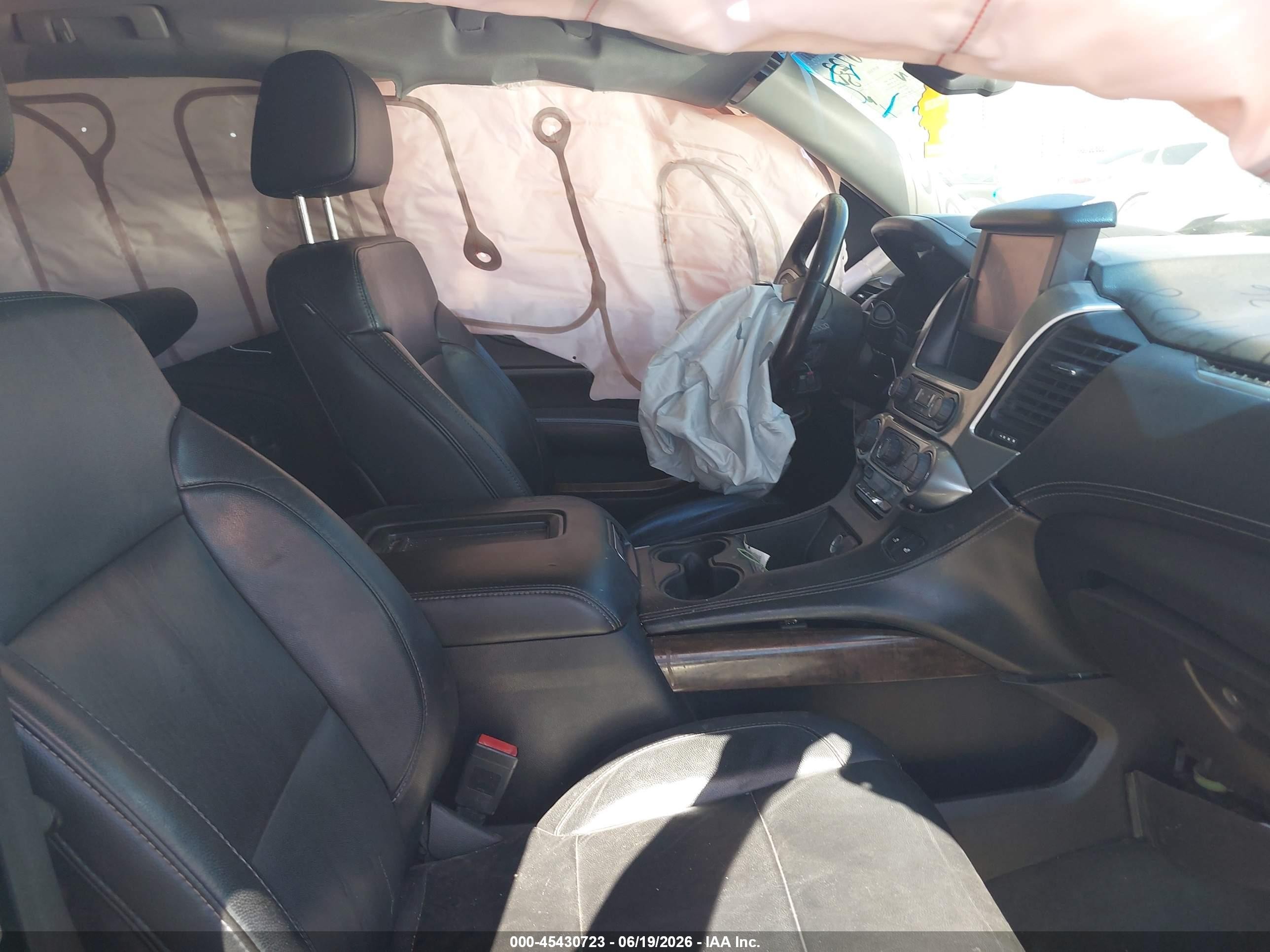 2015 Chevrolet Suburban Lt Серебряный vin: 1GNSCJKC0FR306642