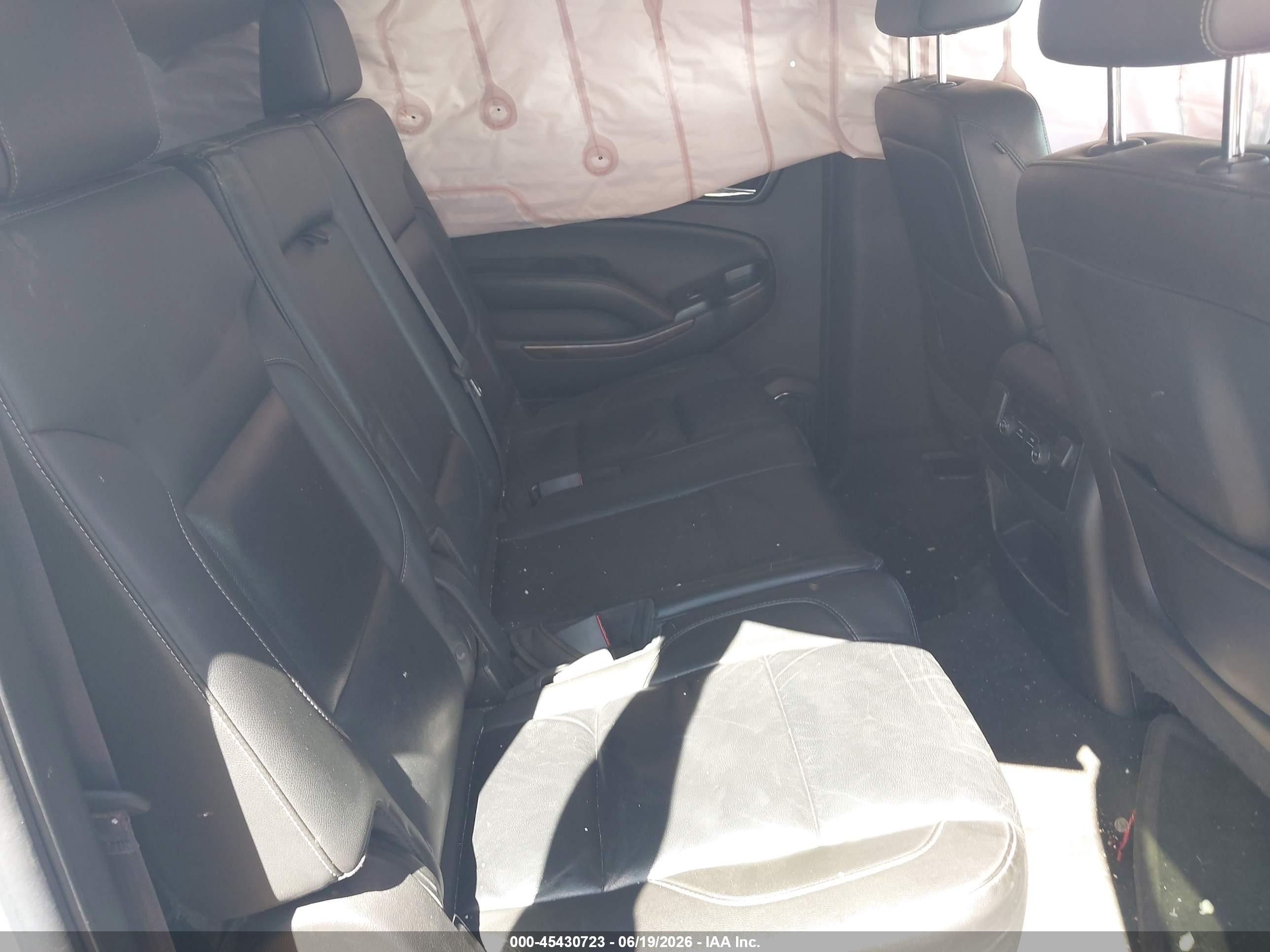 2015 Chevrolet Suburban Lt Серебряный vin: 1GNSCJKC0FR306642