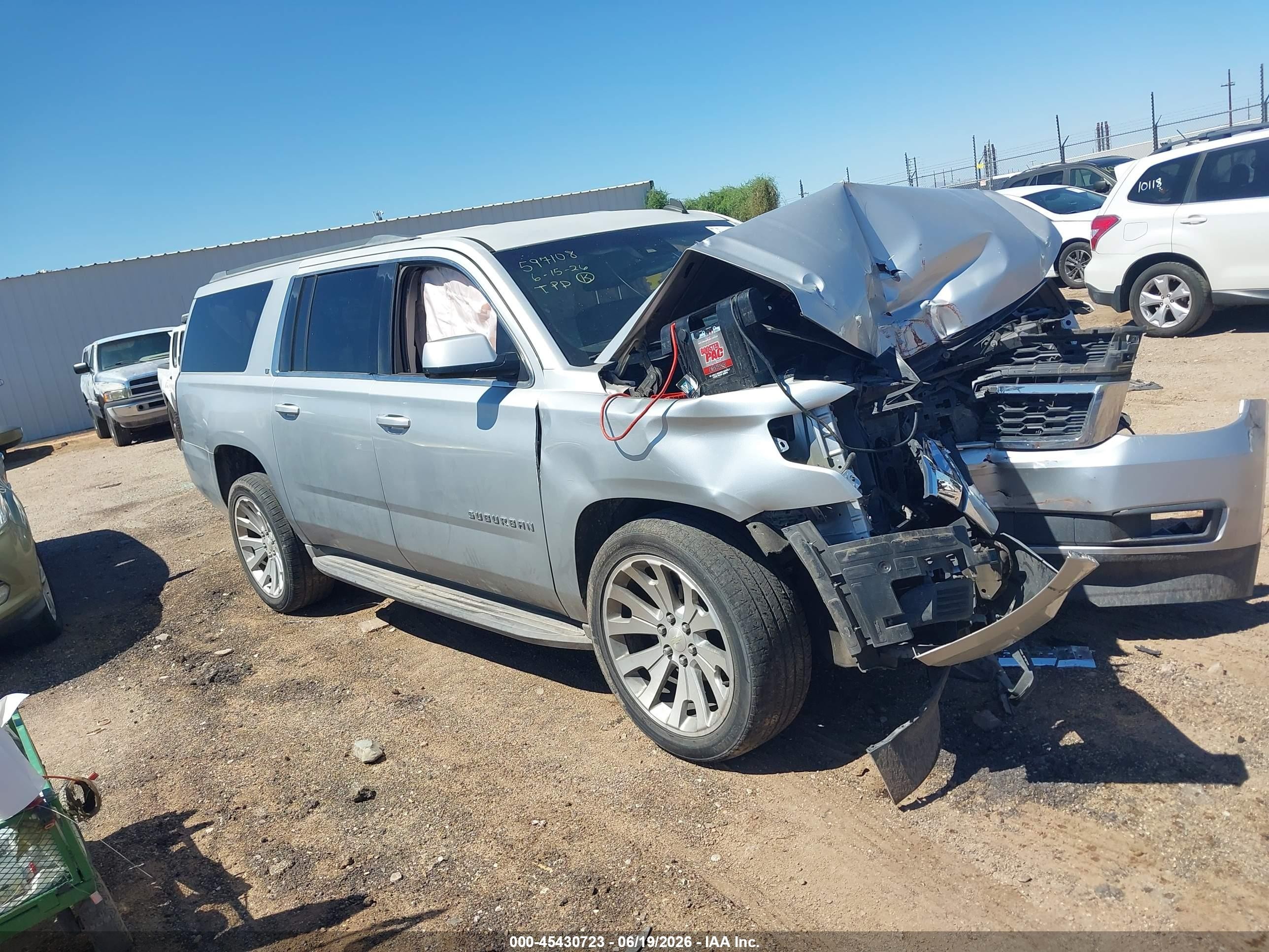 2015 Chevrolet Suburban Lt Серебряный vin: 1GNSCJKC0FR306642