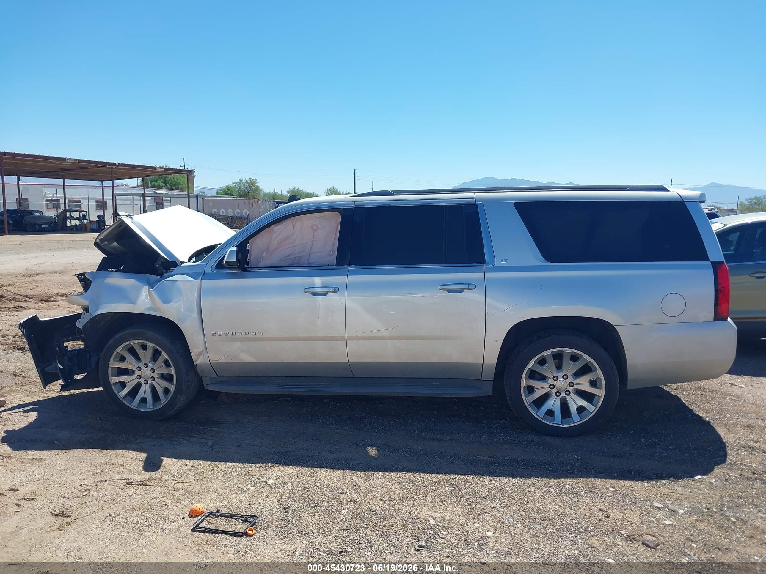2015 Chevrolet Suburban Lt Серебряный vin: 1GNSCJKC0FR306642