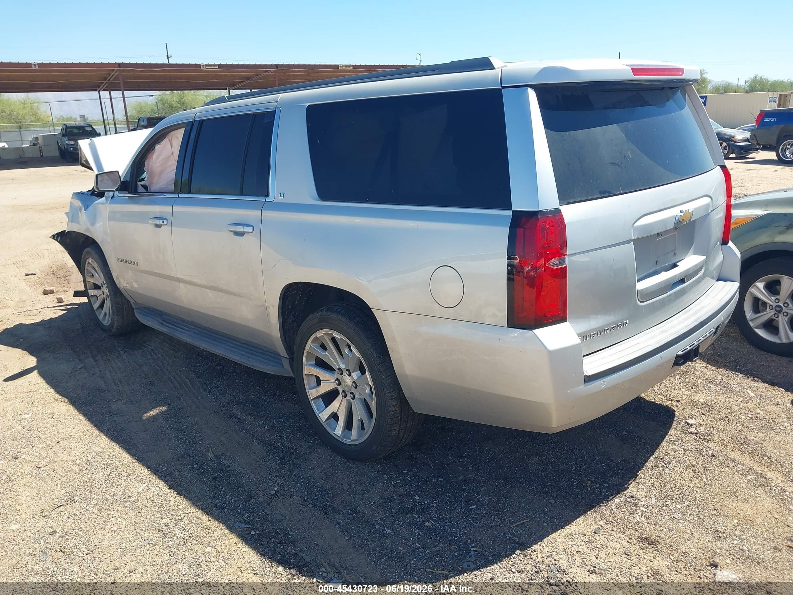 2015 Chevrolet Suburban Lt Серебряный vin: 1GNSCJKC0FR306642