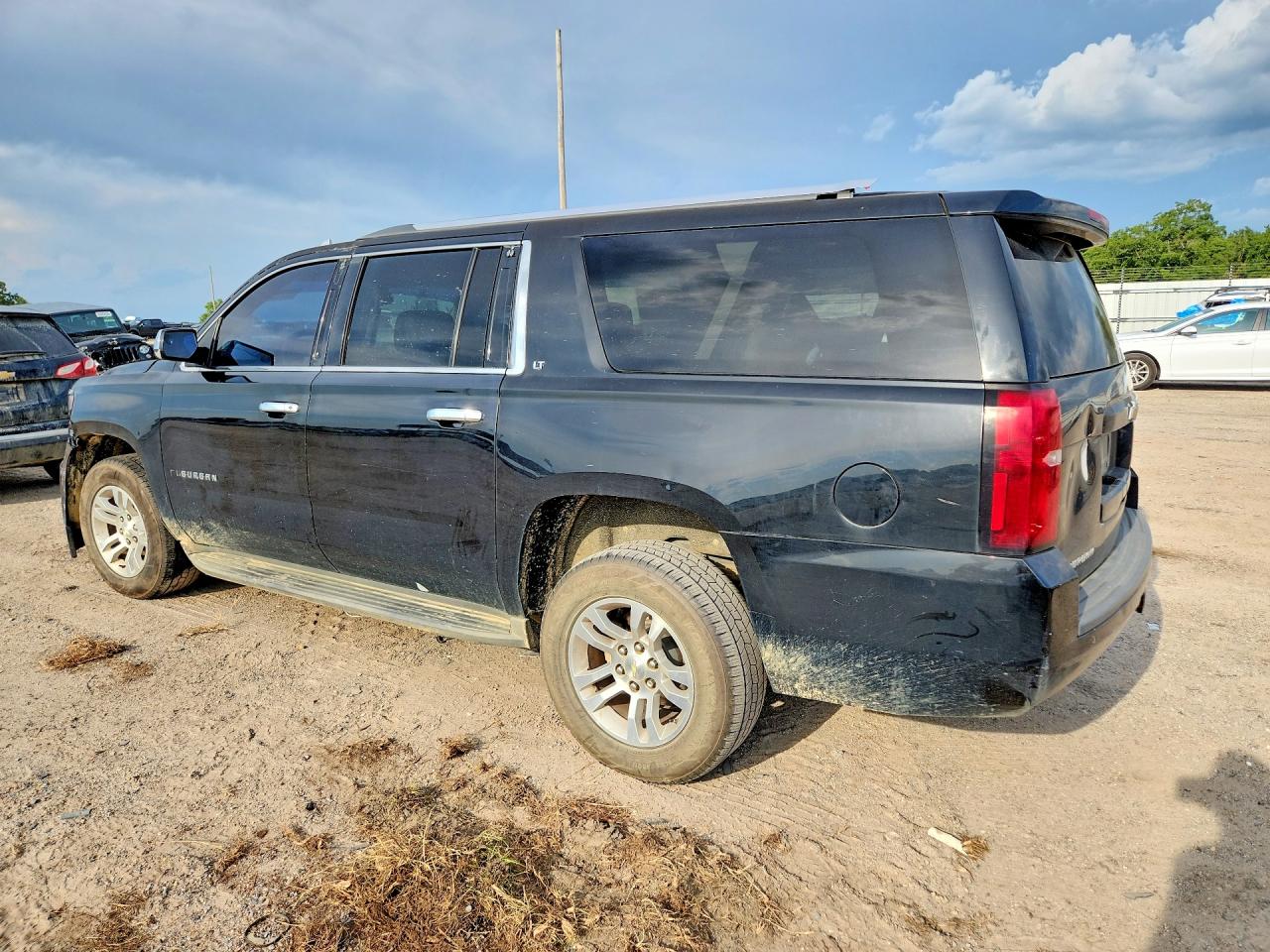 2015 Chevrolet Suburban C1500 Lt Черный vin: 1GNSCJKC0FR602468