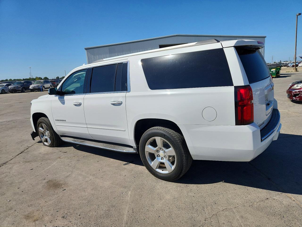 2018 Chevrolet Suburban C1500 Premier White vin: 1GNSCJKC0JR103453