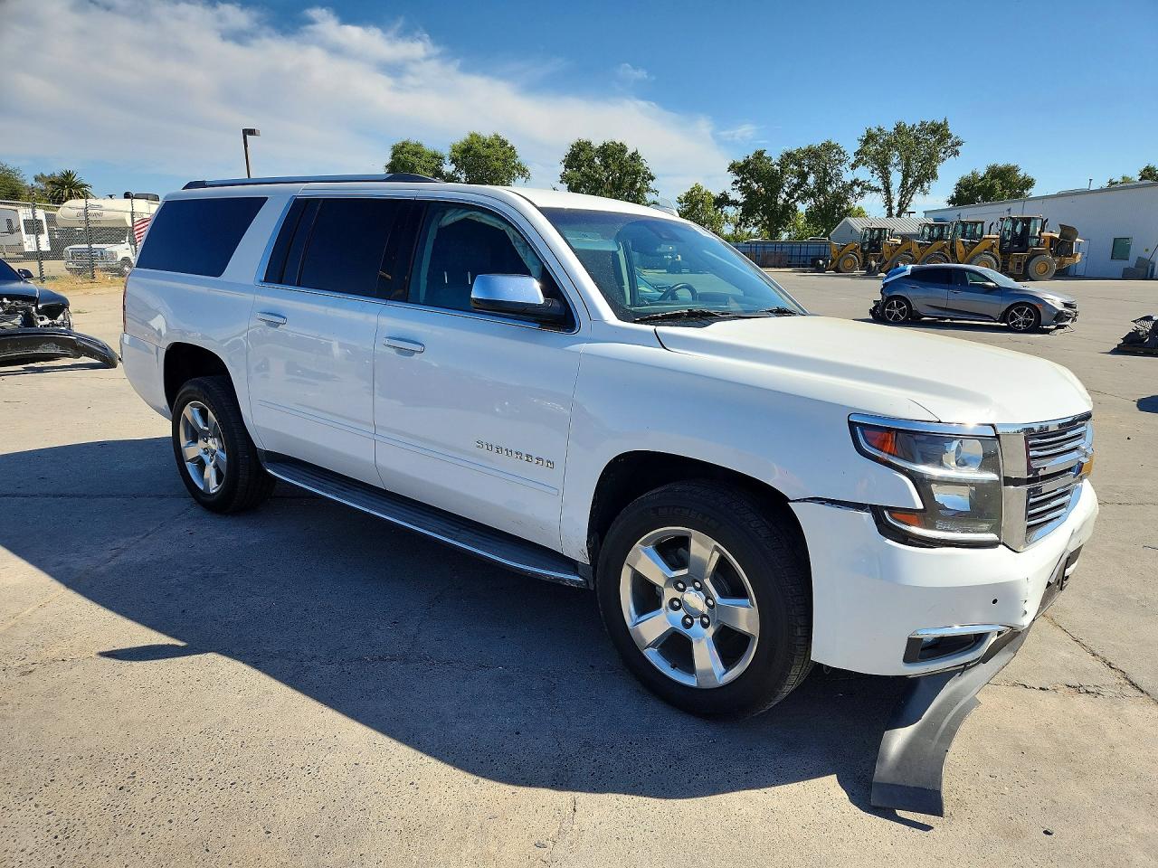2018 Chevrolet Suburban C1500 Premier White vin: 1GNSCJKC0JR103453