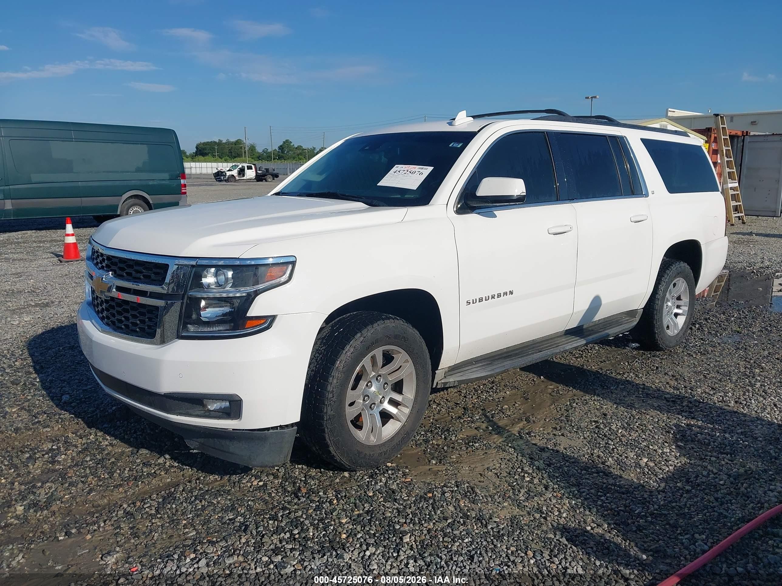 2015 Chevrolet Suburban 1500 Lt White vin: 1GNSCJKC1FR521785