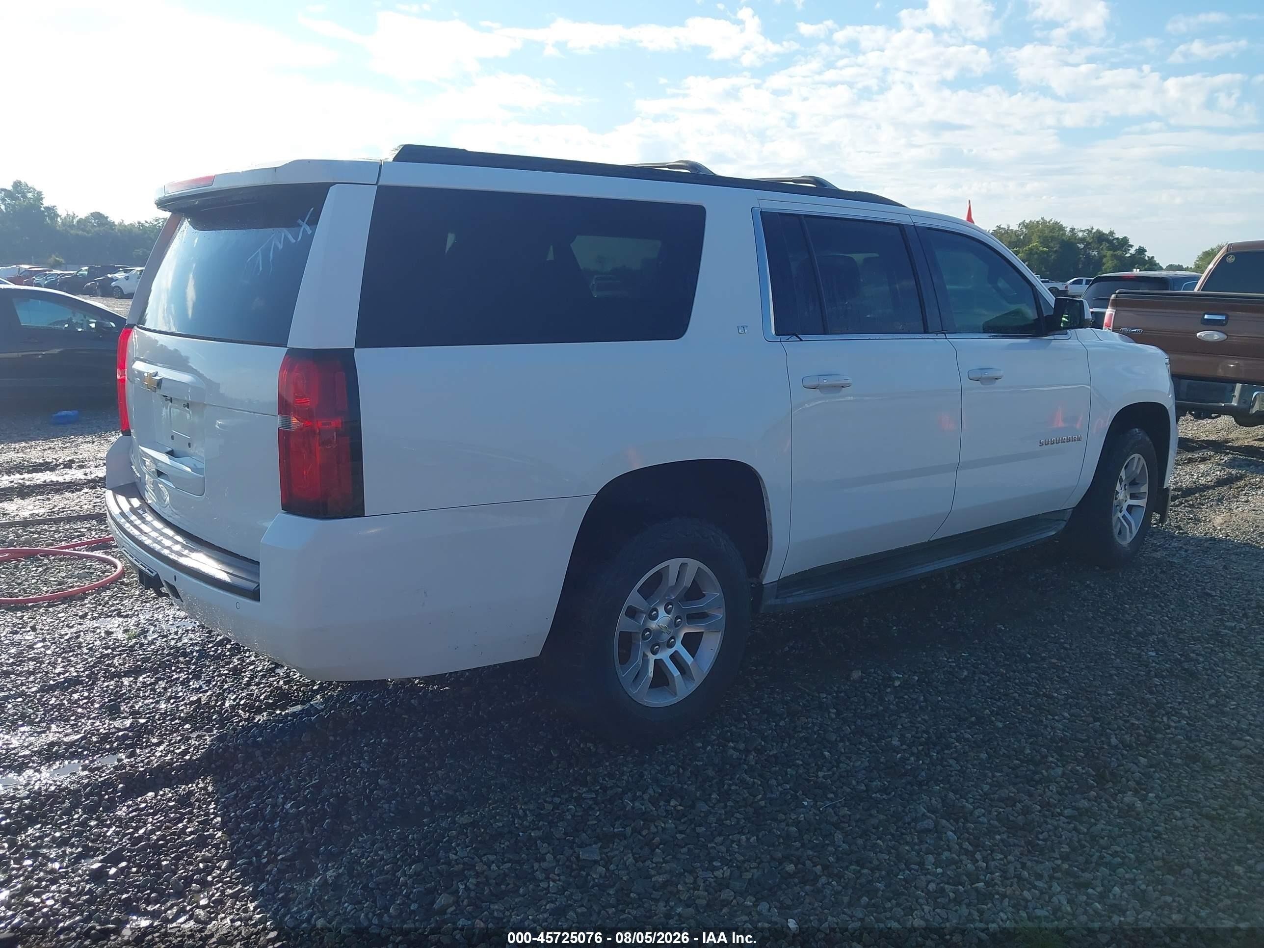 2015 Chevrolet Suburban 1500 Lt White vin: 1GNSCJKC1FR521785
