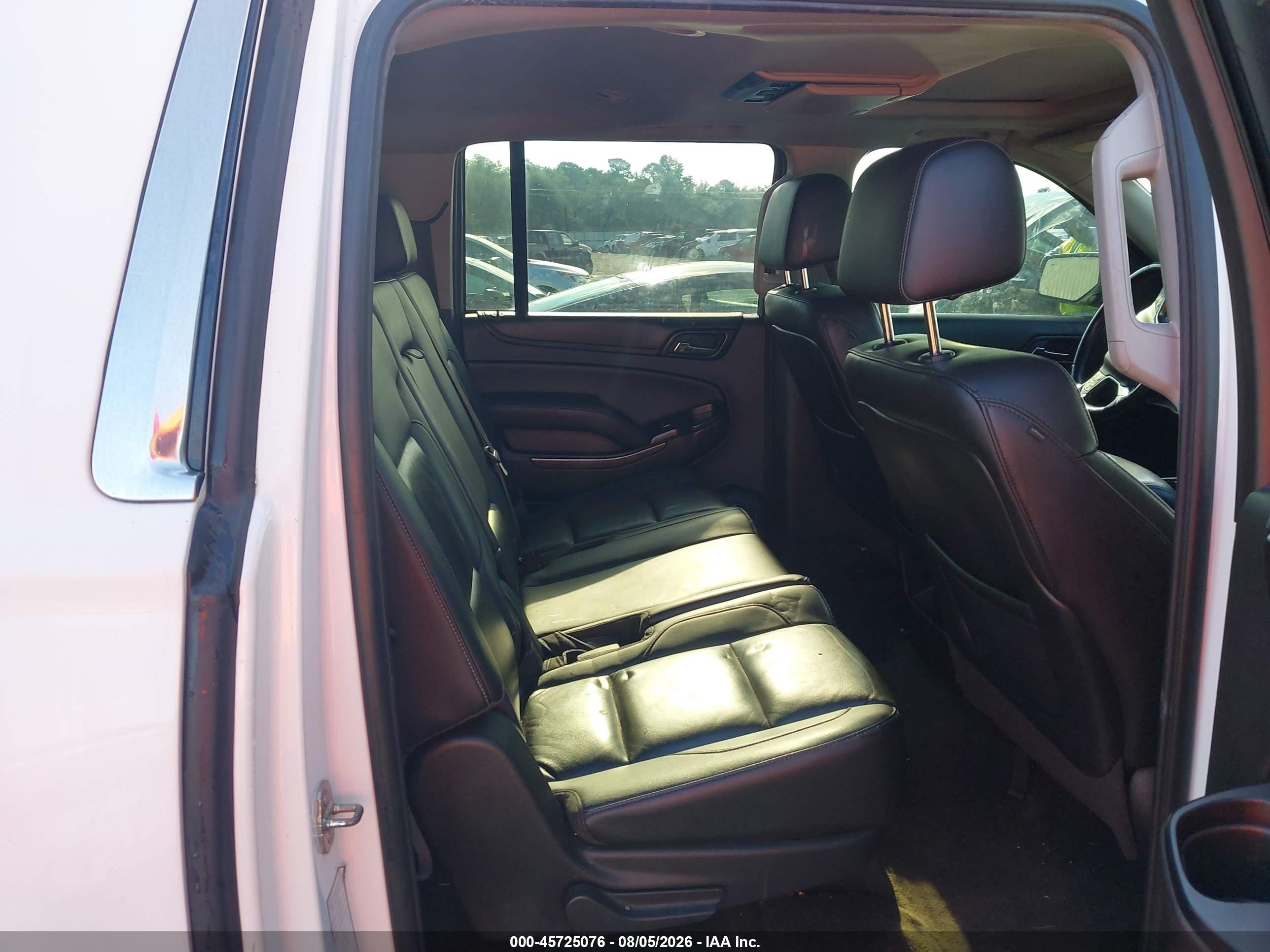 2015 Chevrolet Suburban 1500 Lt White vin: 1GNSCJKC1FR521785