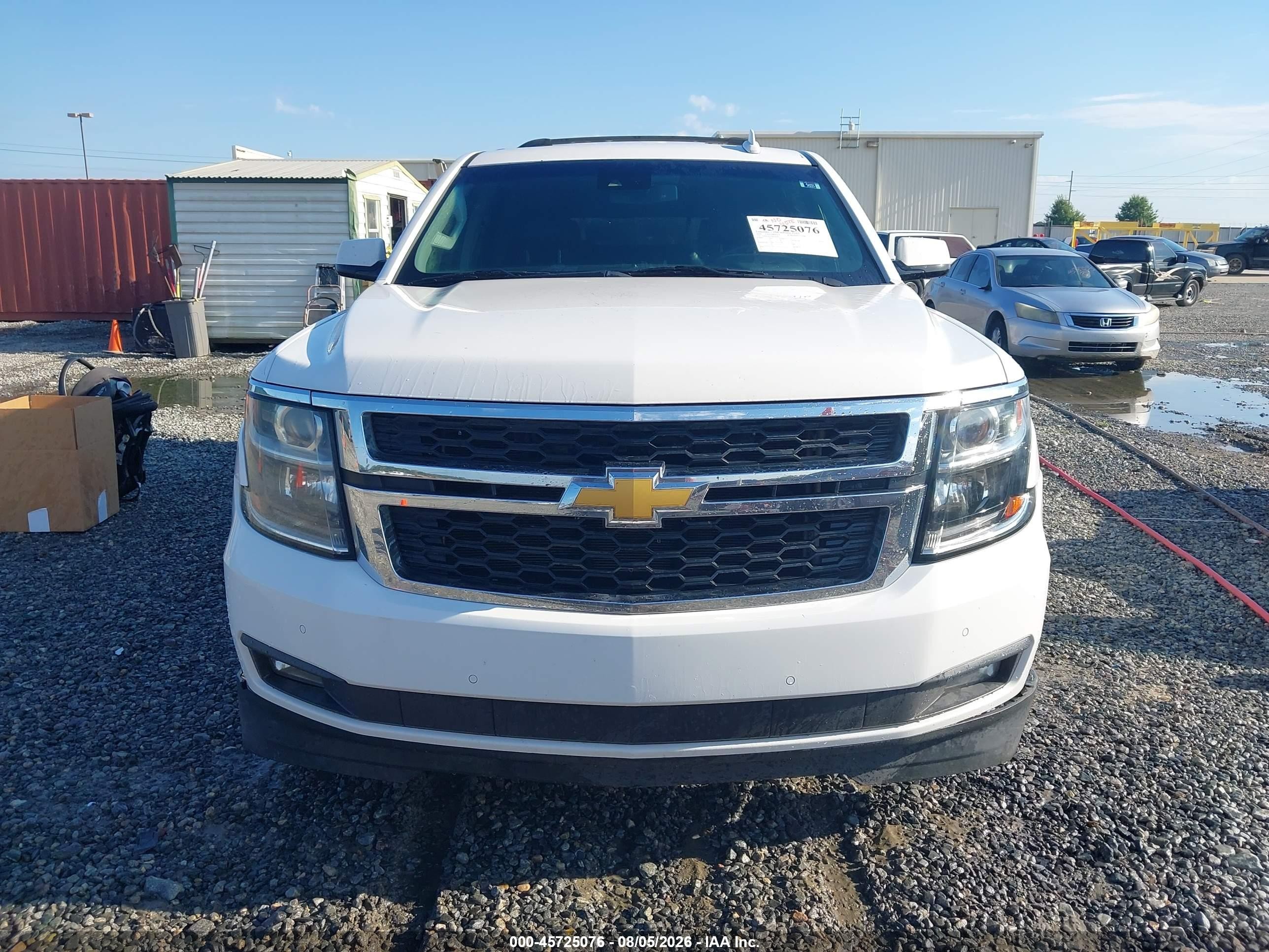 2015 Chevrolet Suburban 1500 Lt White vin: 1GNSCJKC1FR521785