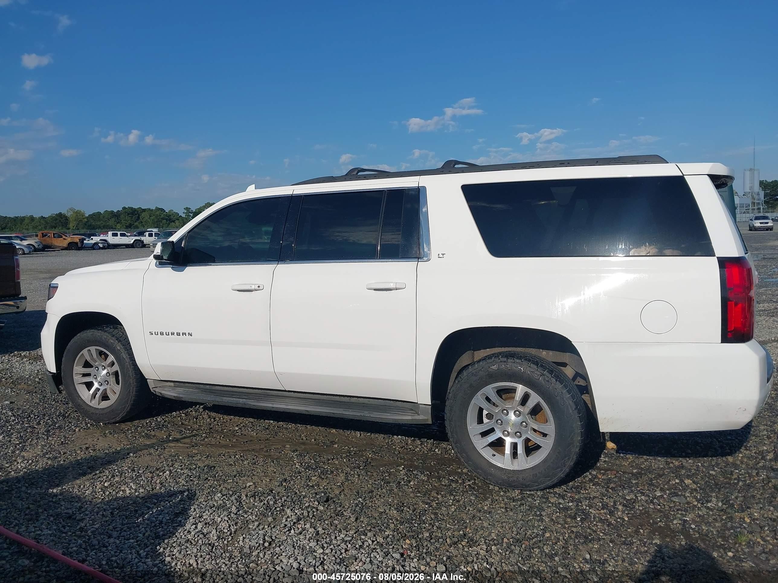 2015 Chevrolet Suburban 1500 Lt White vin: 1GNSCJKC1FR521785