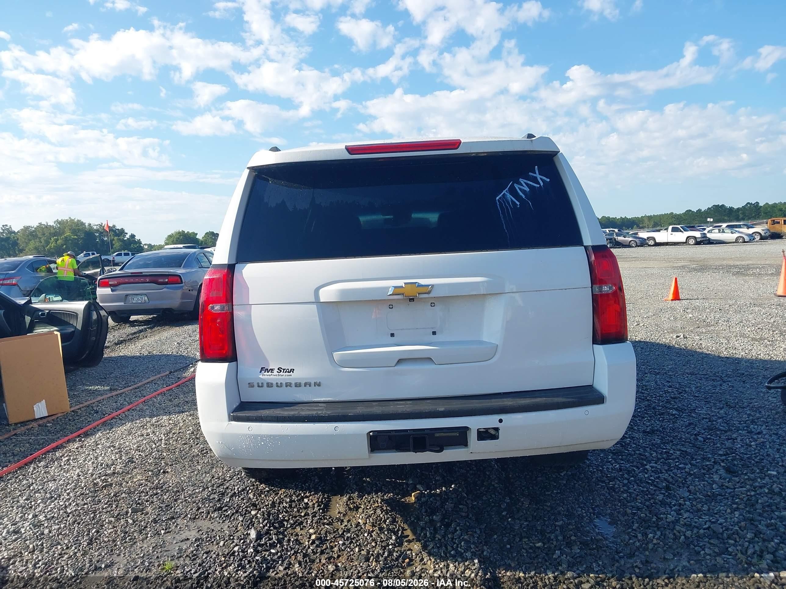 2015 Chevrolet Suburban 1500 Lt White vin: 1GNSCJKC1FR521785