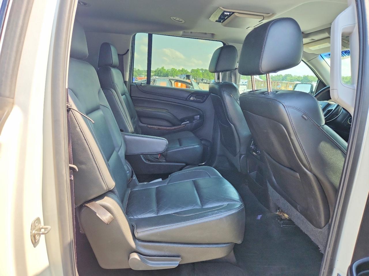 2015 Chevrolet Suburban C1500 Lt White vin: 1GNSCJKC1FR553278