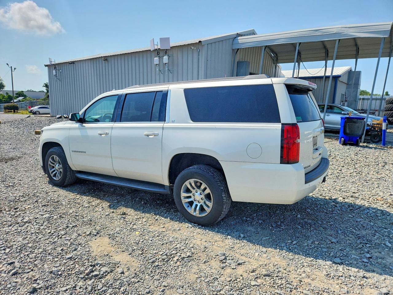 2015 Chevrolet Suburban C1500 Lt White vin: 1GNSCJKC1FR553278