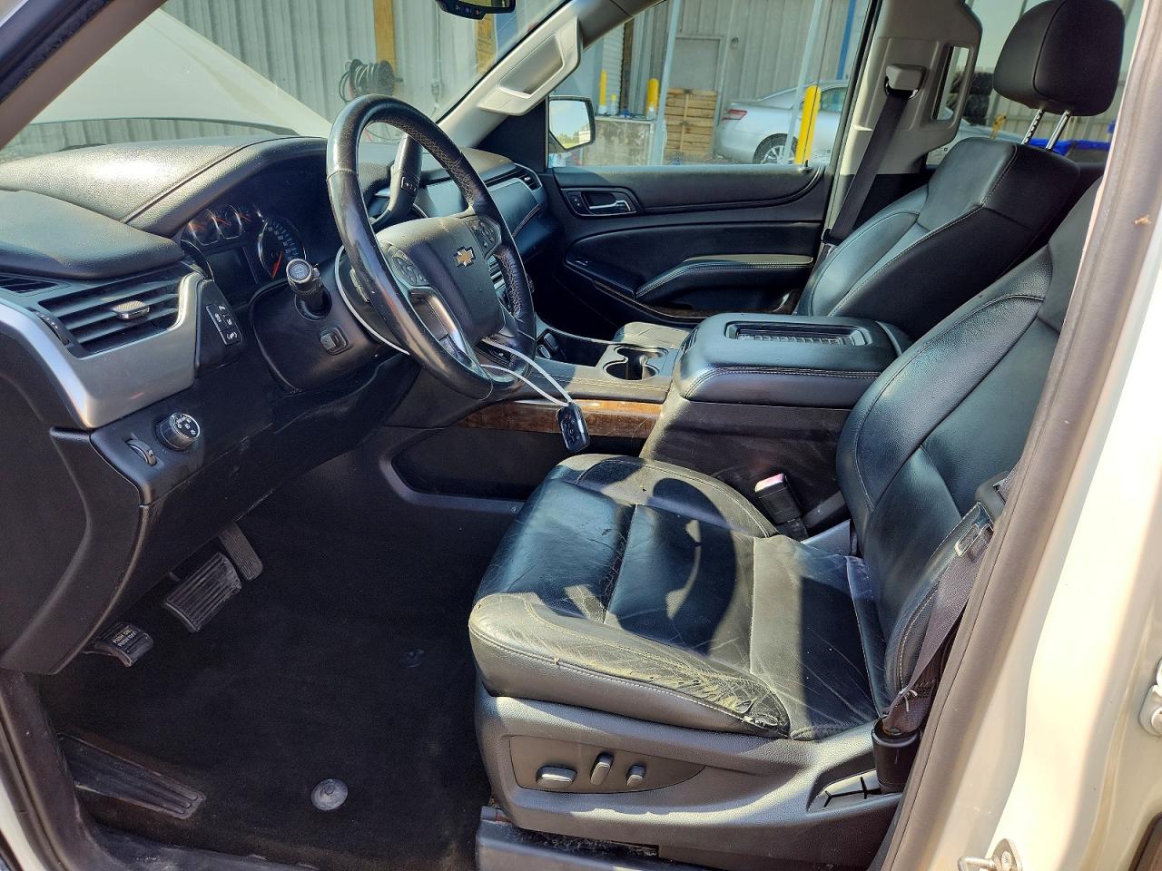 2015 Chevrolet Suburban C1500 Lt White vin: 1GNSCJKC1FR553278