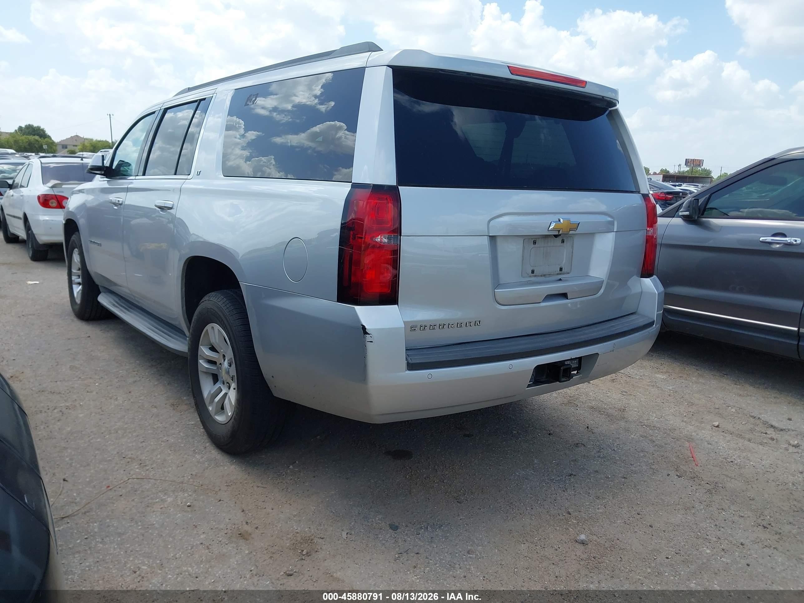 2015 Chevrolet Suburban Lt Серебряный vin: 1GNSCJKC1FR565656