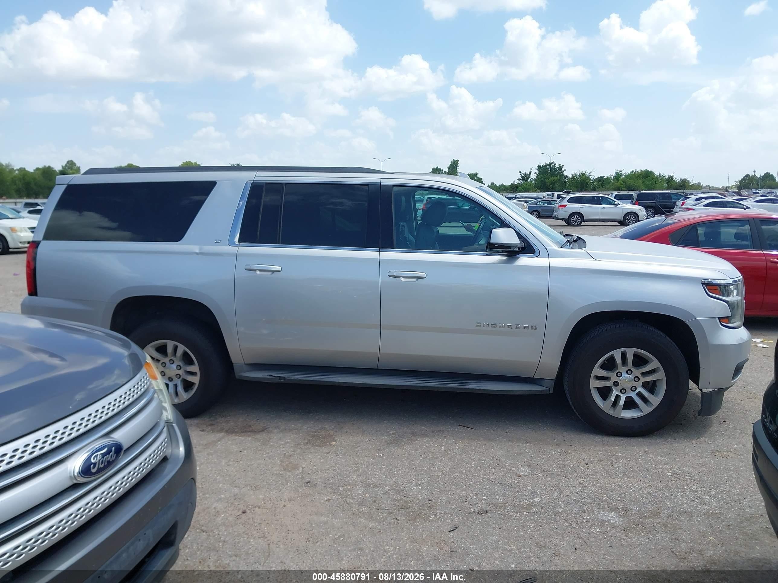2015 Chevrolet Suburban Lt Серебряный vin: 1GNSCJKC1FR565656