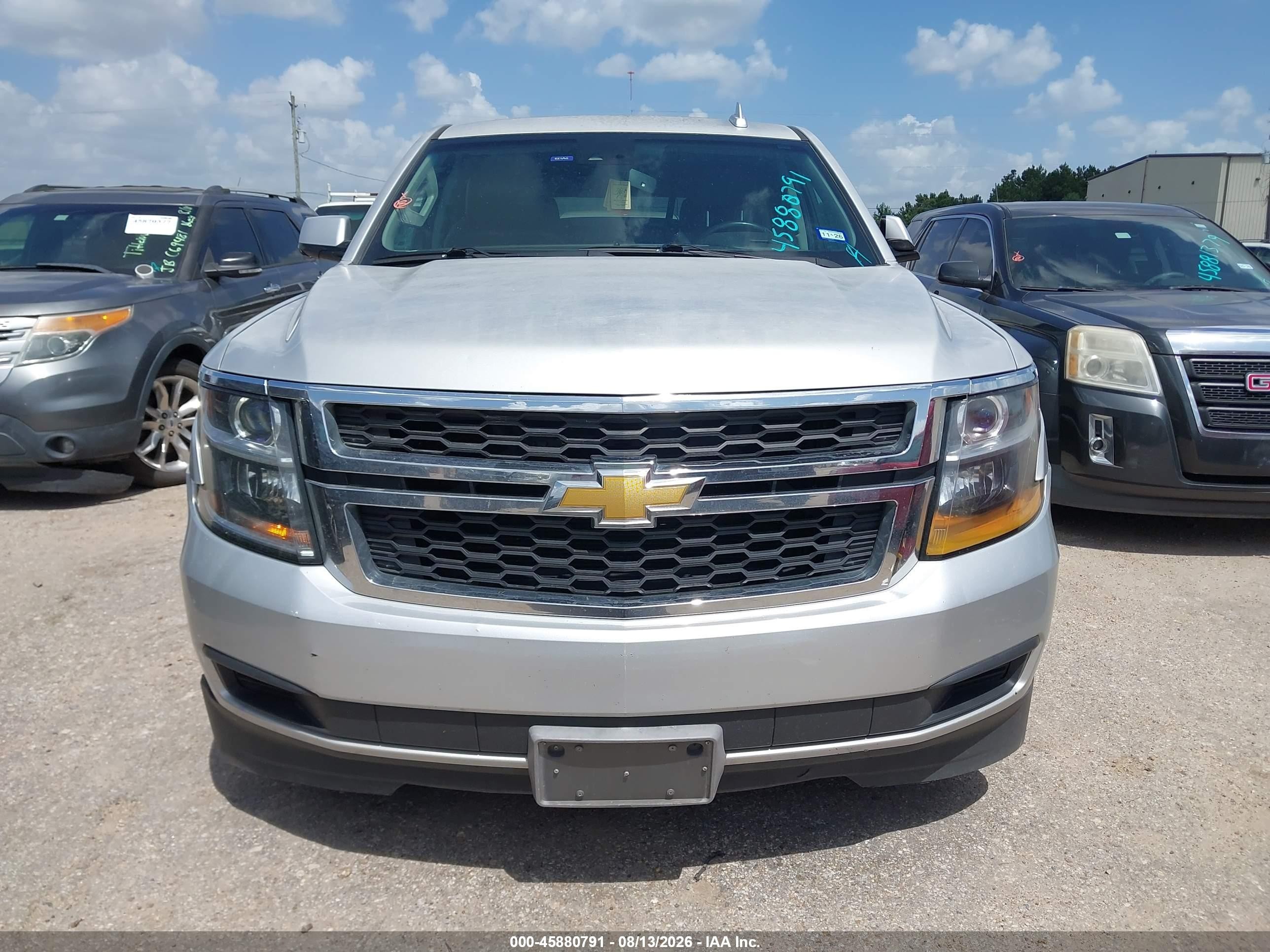 2015 Chevrolet Suburban Lt Серебряный vin: 1GNSCJKC1FR565656