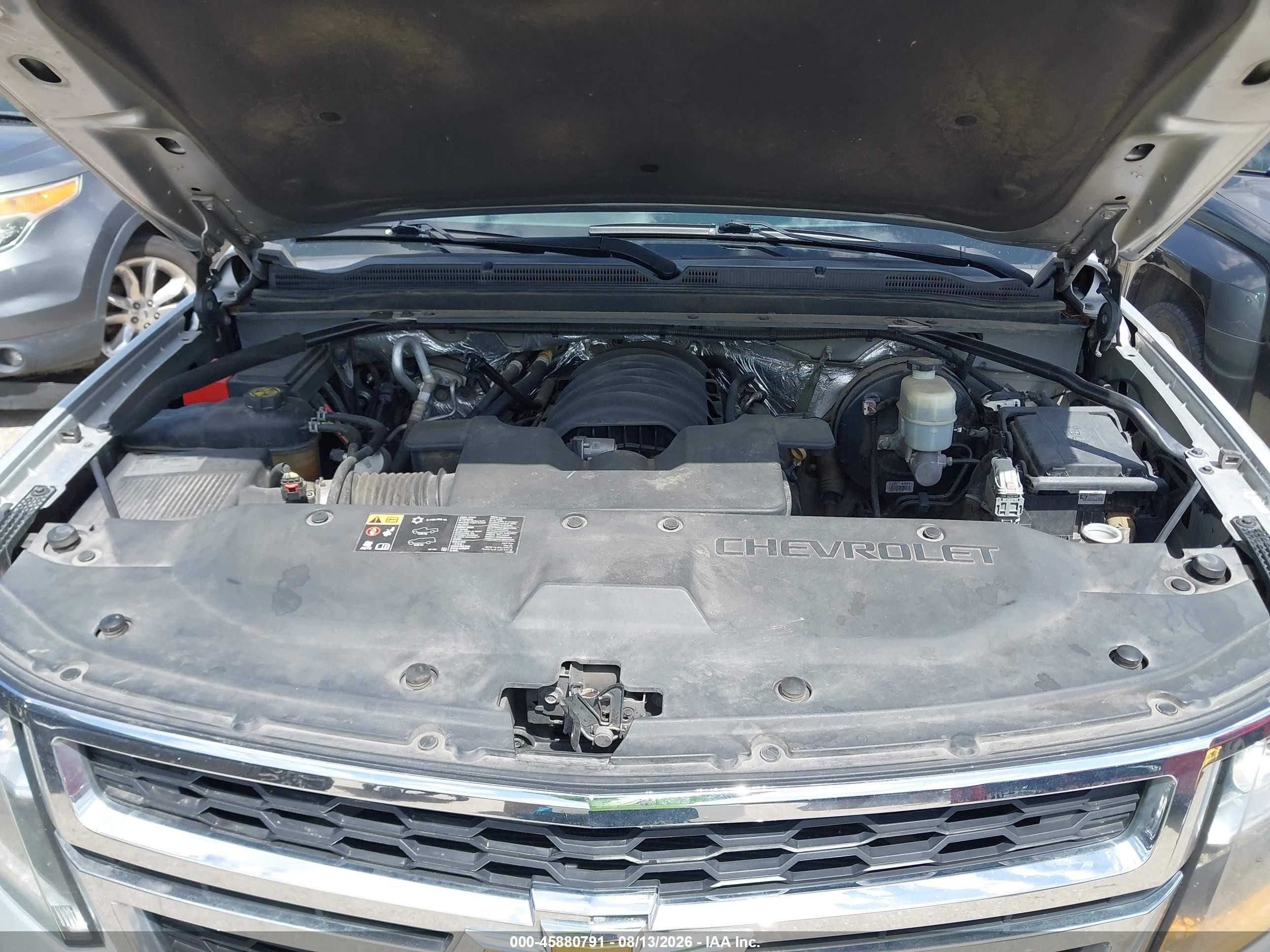 2015 Chevrolet Suburban Lt Серебряный vin: 1GNSCJKC1FR565656