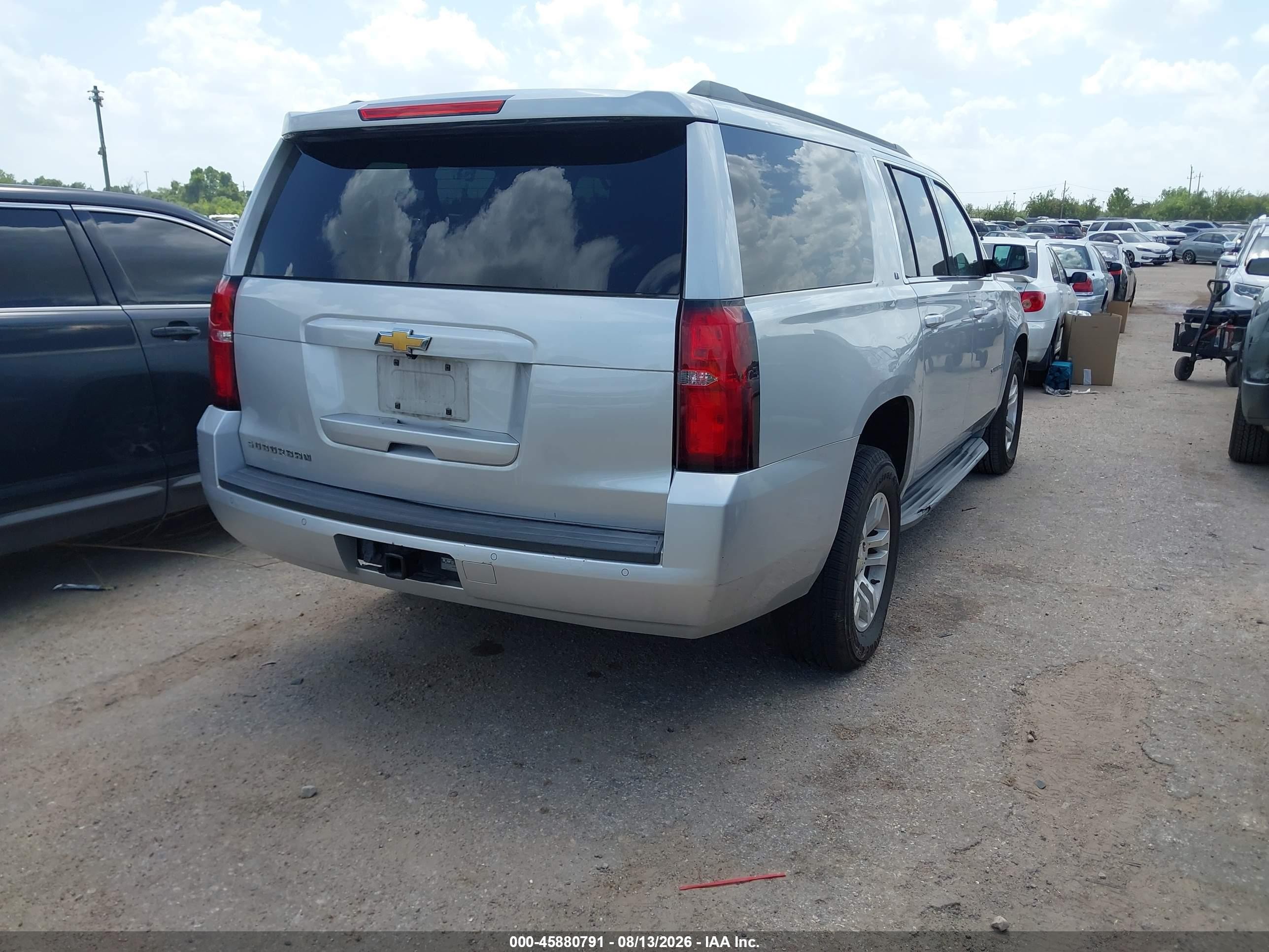 2015 Chevrolet Suburban Lt Серебряный vin: 1GNSCJKC1FR565656
