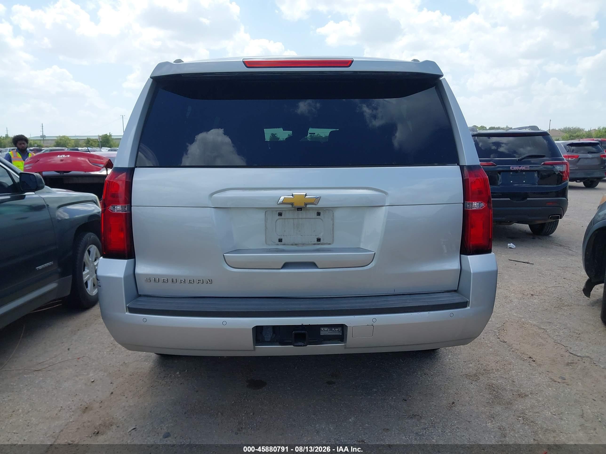 2015 Chevrolet Suburban Lt Серебряный vin: 1GNSCJKC1FR565656