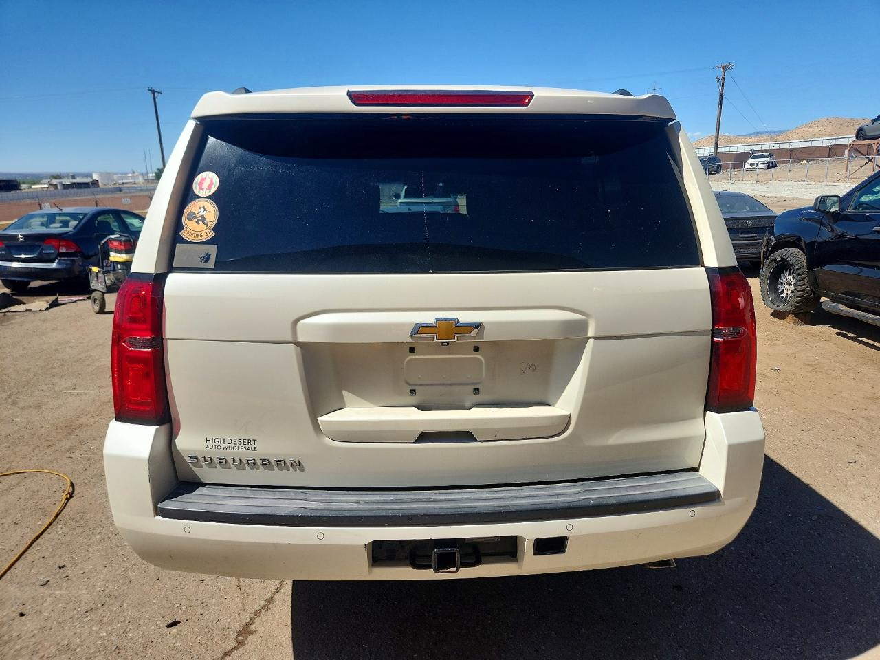 2015 Chevrolet Suburban C1500 Lt White vin: 1GNSCJKC2FR303807