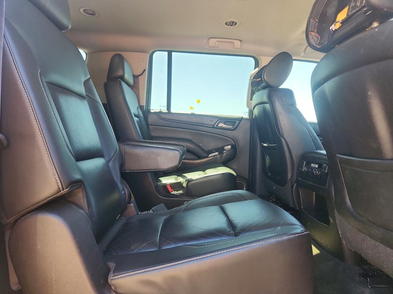 2015 Chevrolet Suburban C1500 Lt White vin: 1GNSCJKC2FR303807