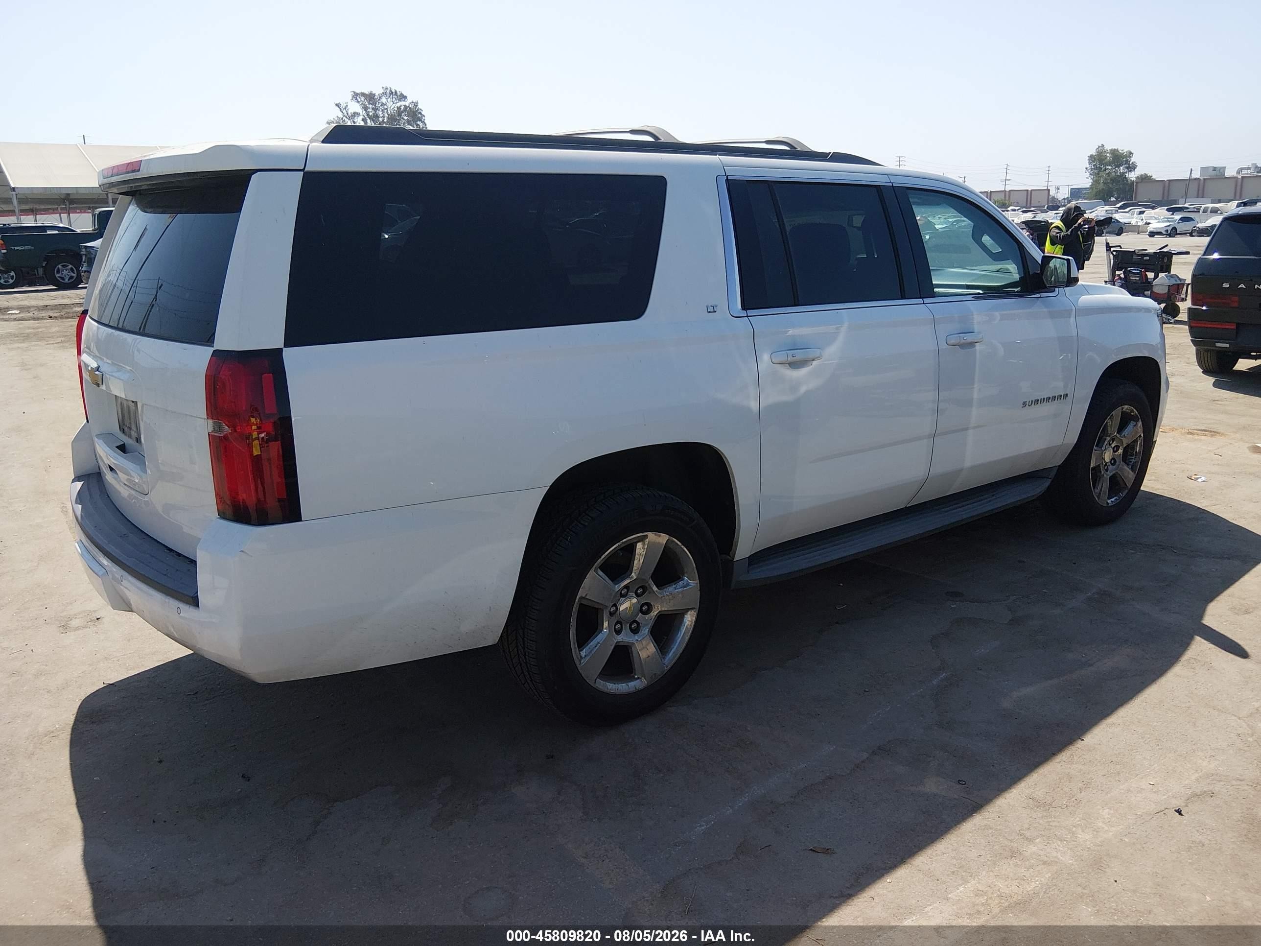 2015 Chevrolet Suburban Lt White vin: 1GNSCJKC2FR572096