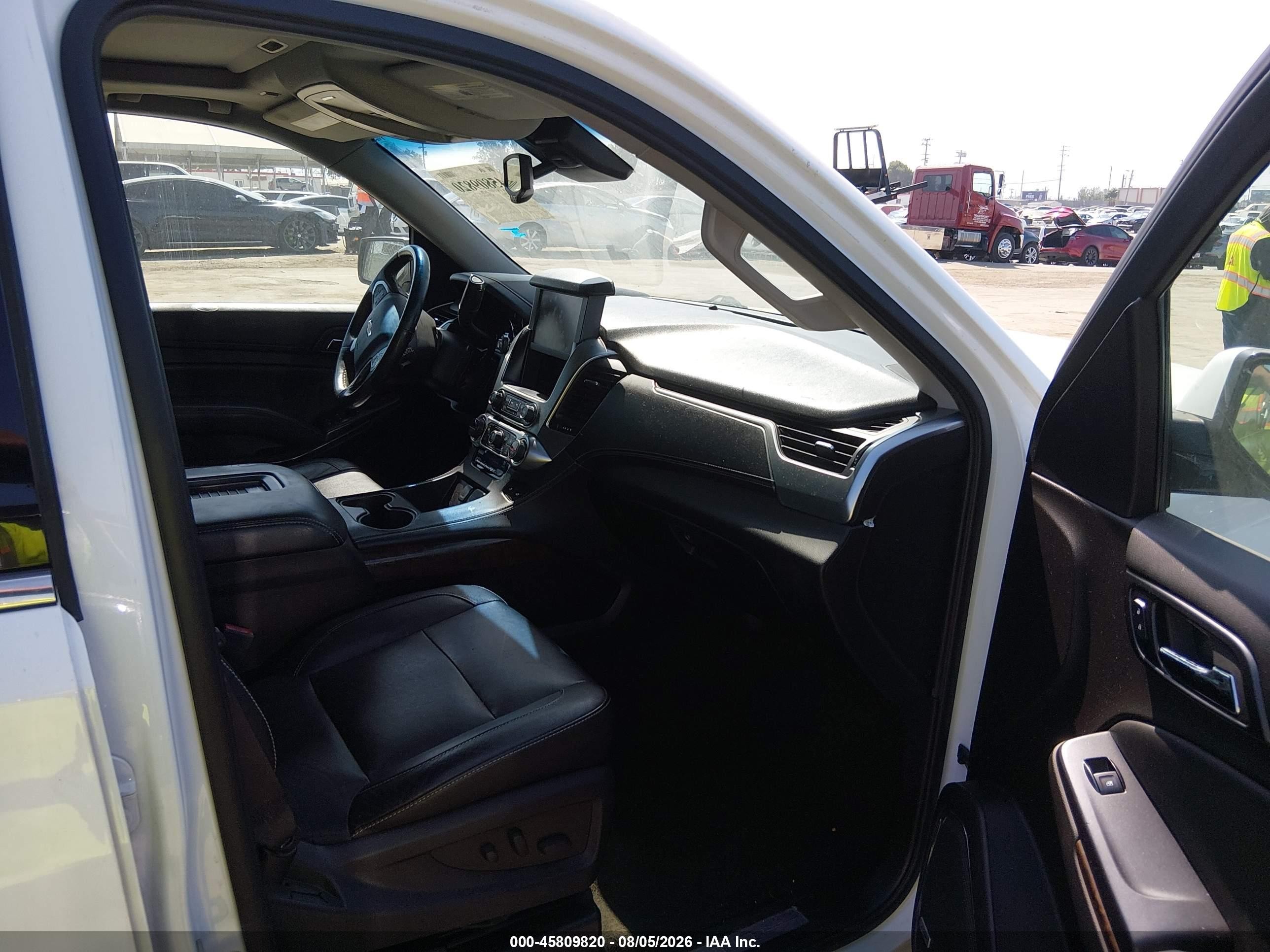 2015 Chevrolet Suburban Lt White vin: 1GNSCJKC2FR572096