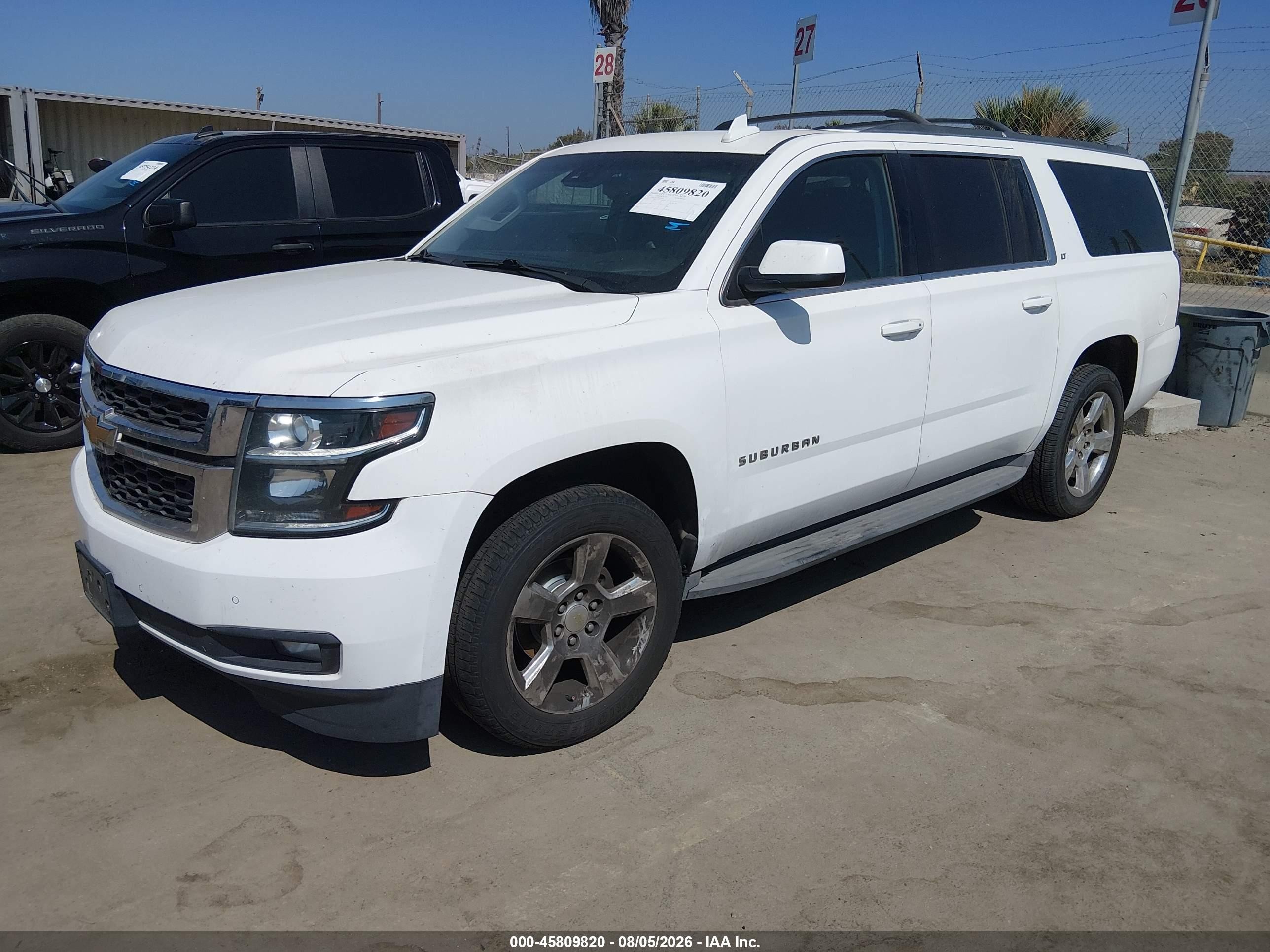 2015 Chevrolet Suburban Lt White vin: 1GNSCJKC2FR572096