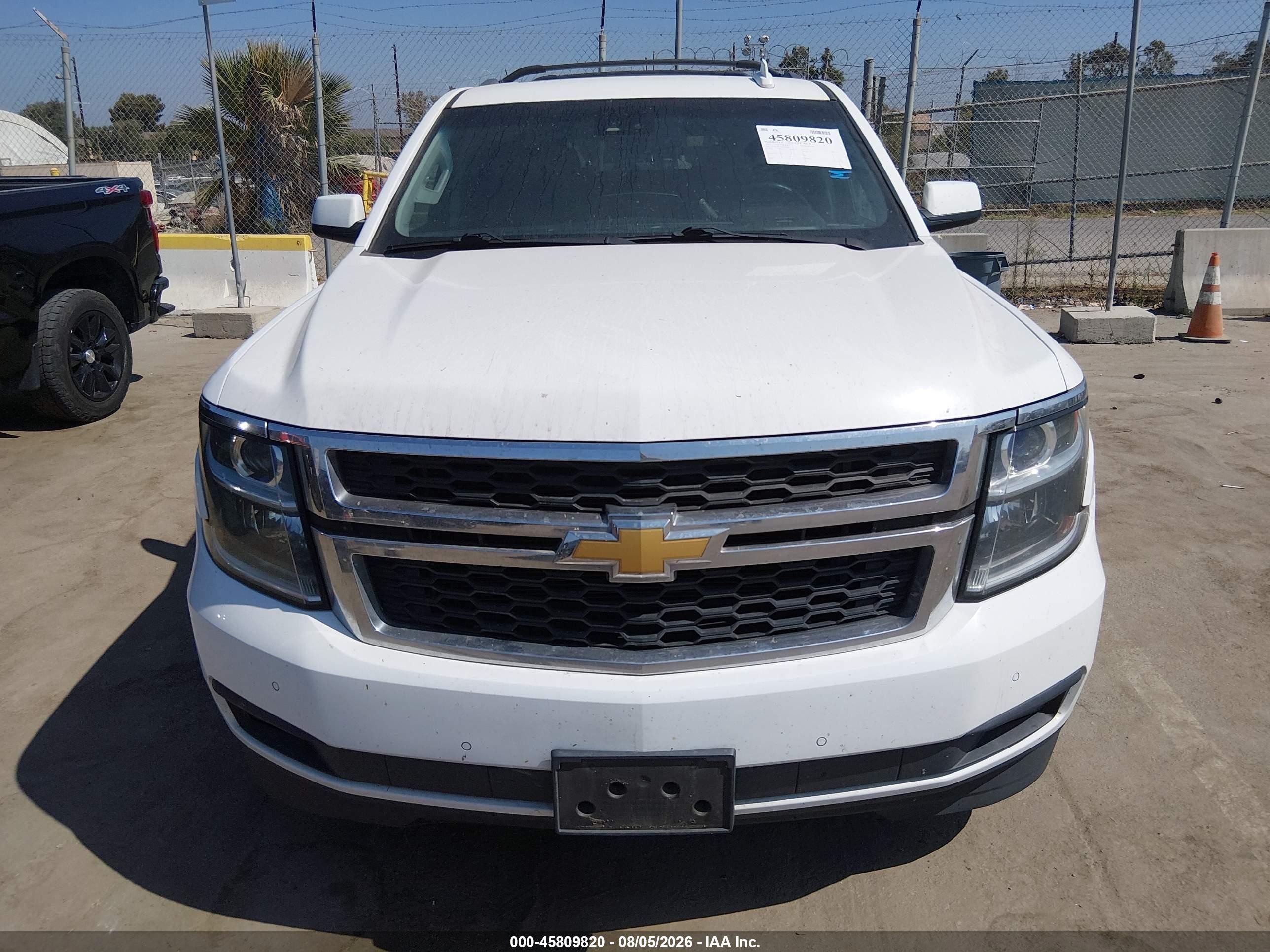 2015 Chevrolet Suburban Lt White vin: 1GNSCJKC2FR572096