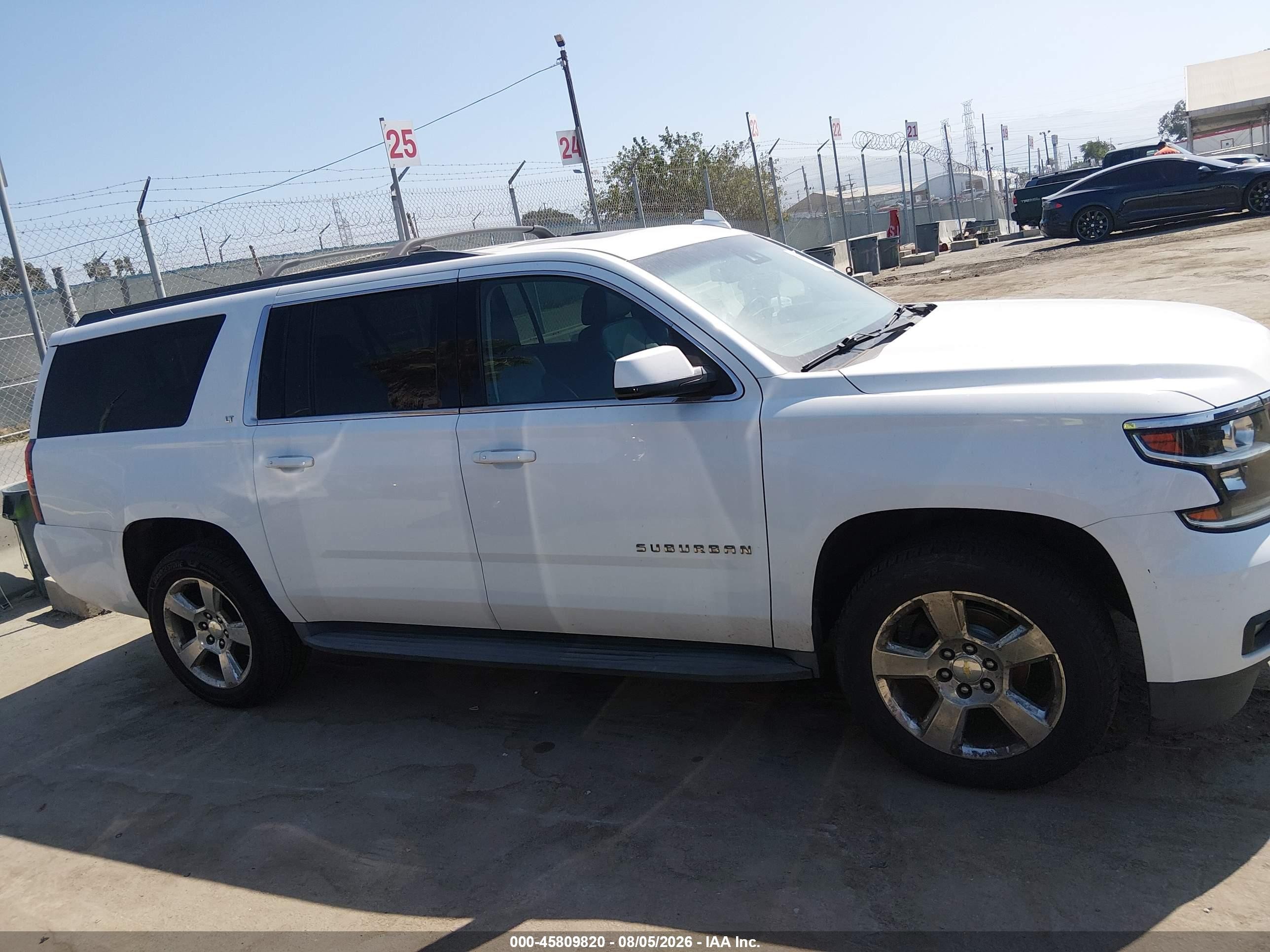 2015 Chevrolet Suburban Lt White vin: 1GNSCJKC2FR572096