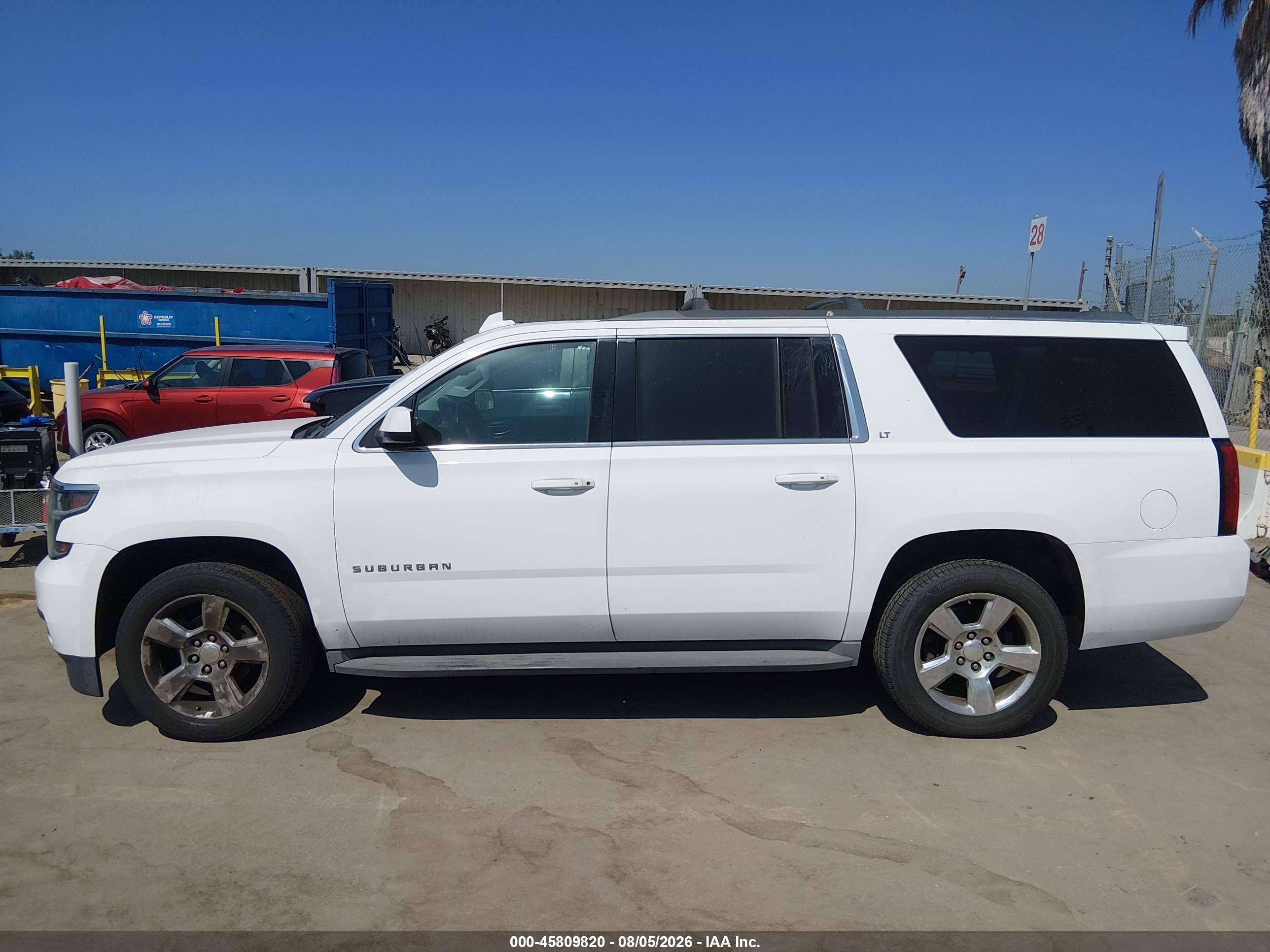 2015 Chevrolet Suburban Lt White vin: 1GNSCJKC2FR572096