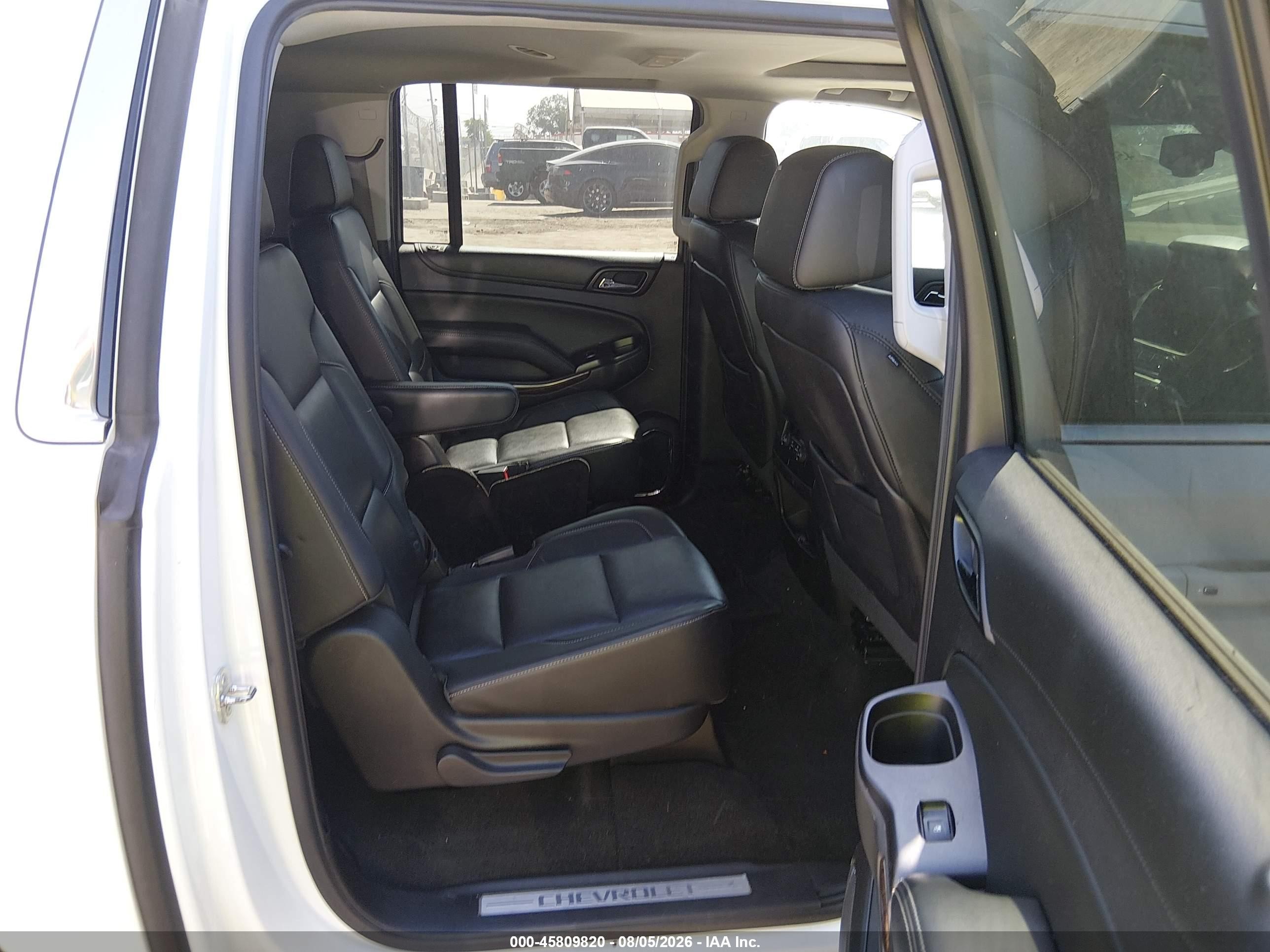 2015 Chevrolet Suburban Lt White vin: 1GNSCJKC2FR572096