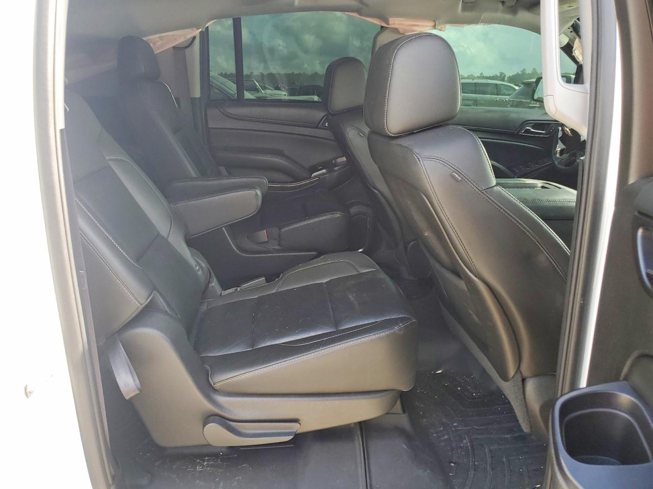 2015 Chevrolet Suburban C1500 Lt White vin: 1GNSCJKC2FR748824