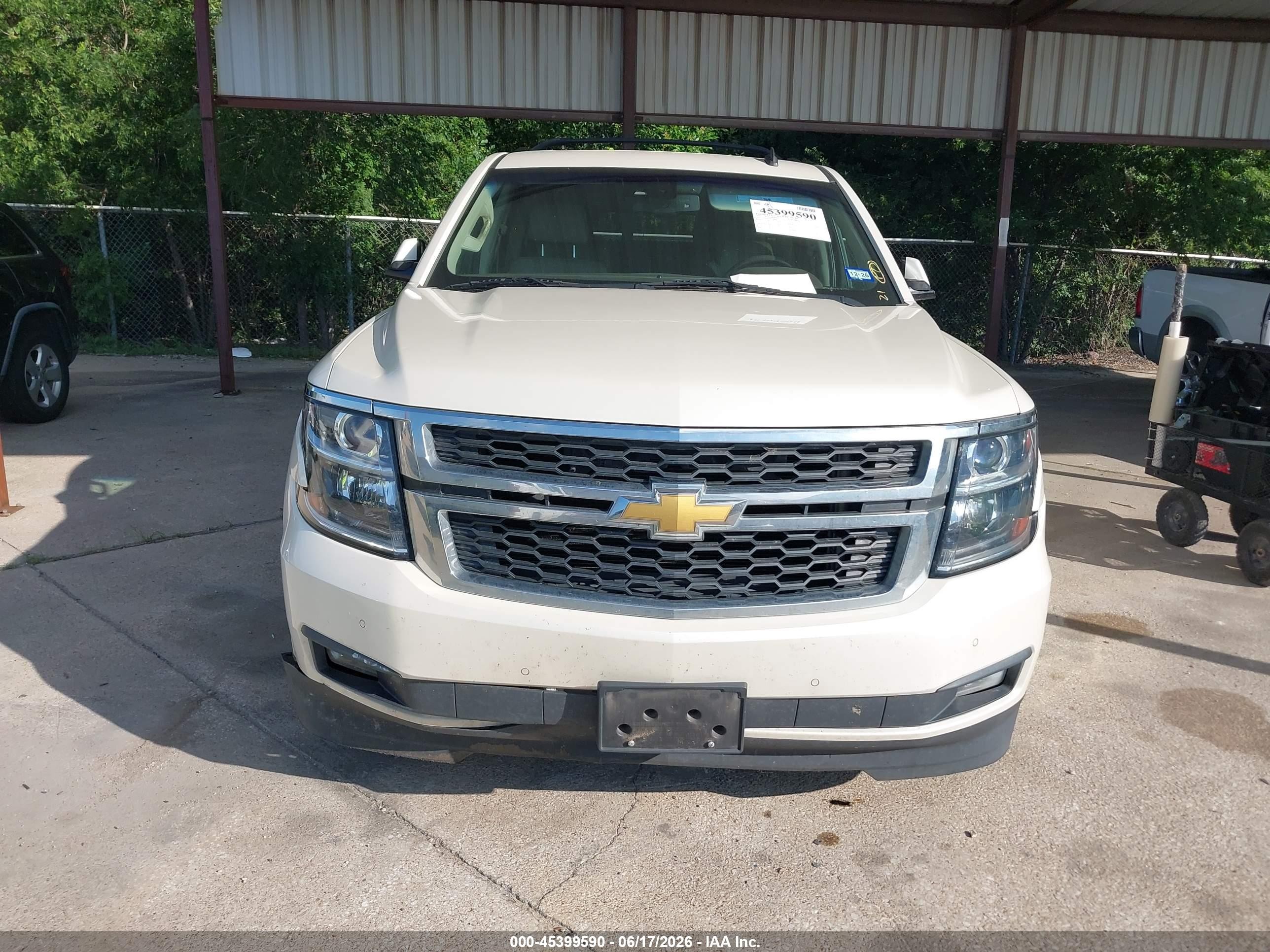 2015 Chevrolet Suburban Lt White vin: 1GNSCJKC4FR305607